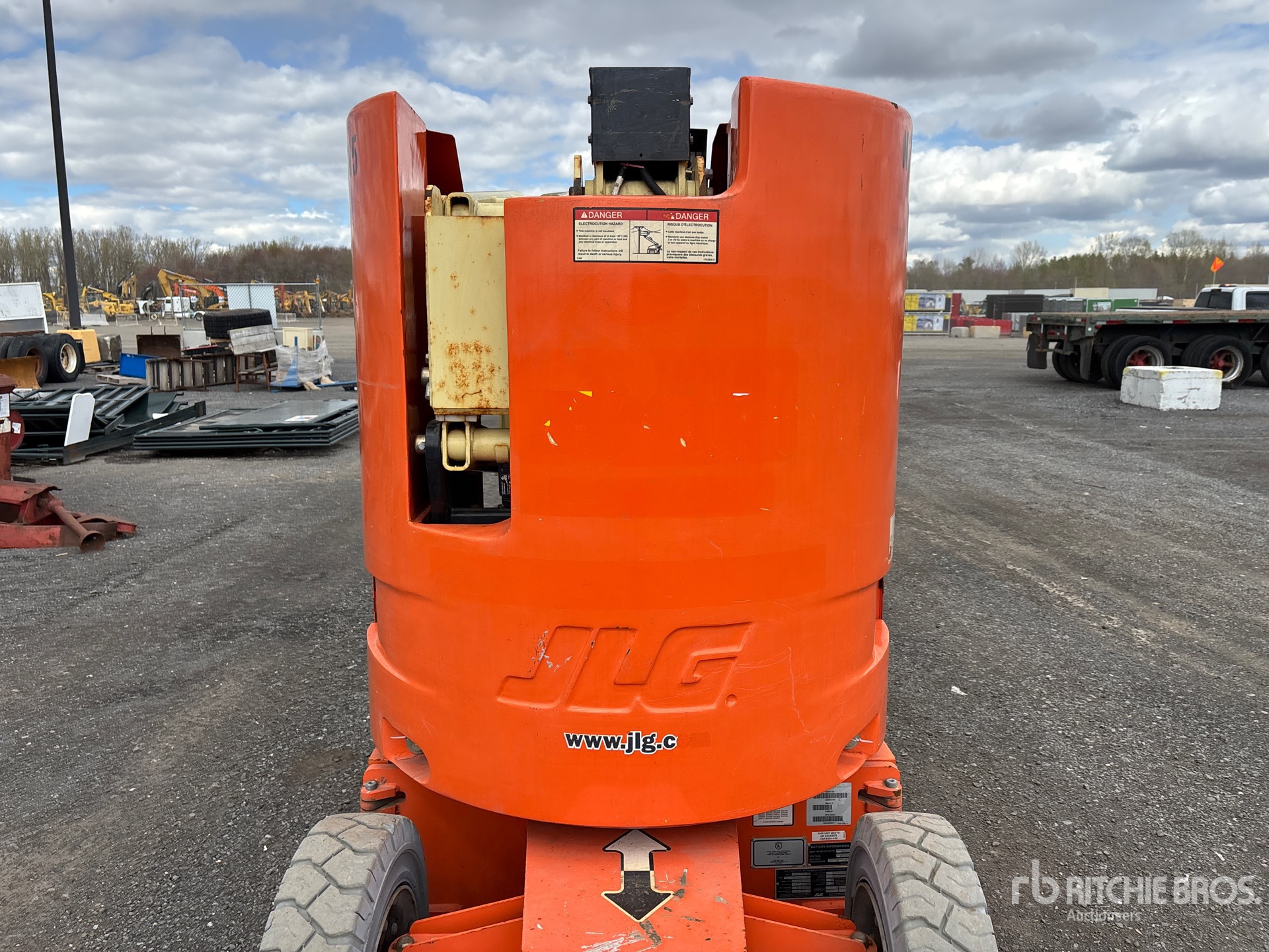2015 JLG E300 AJP