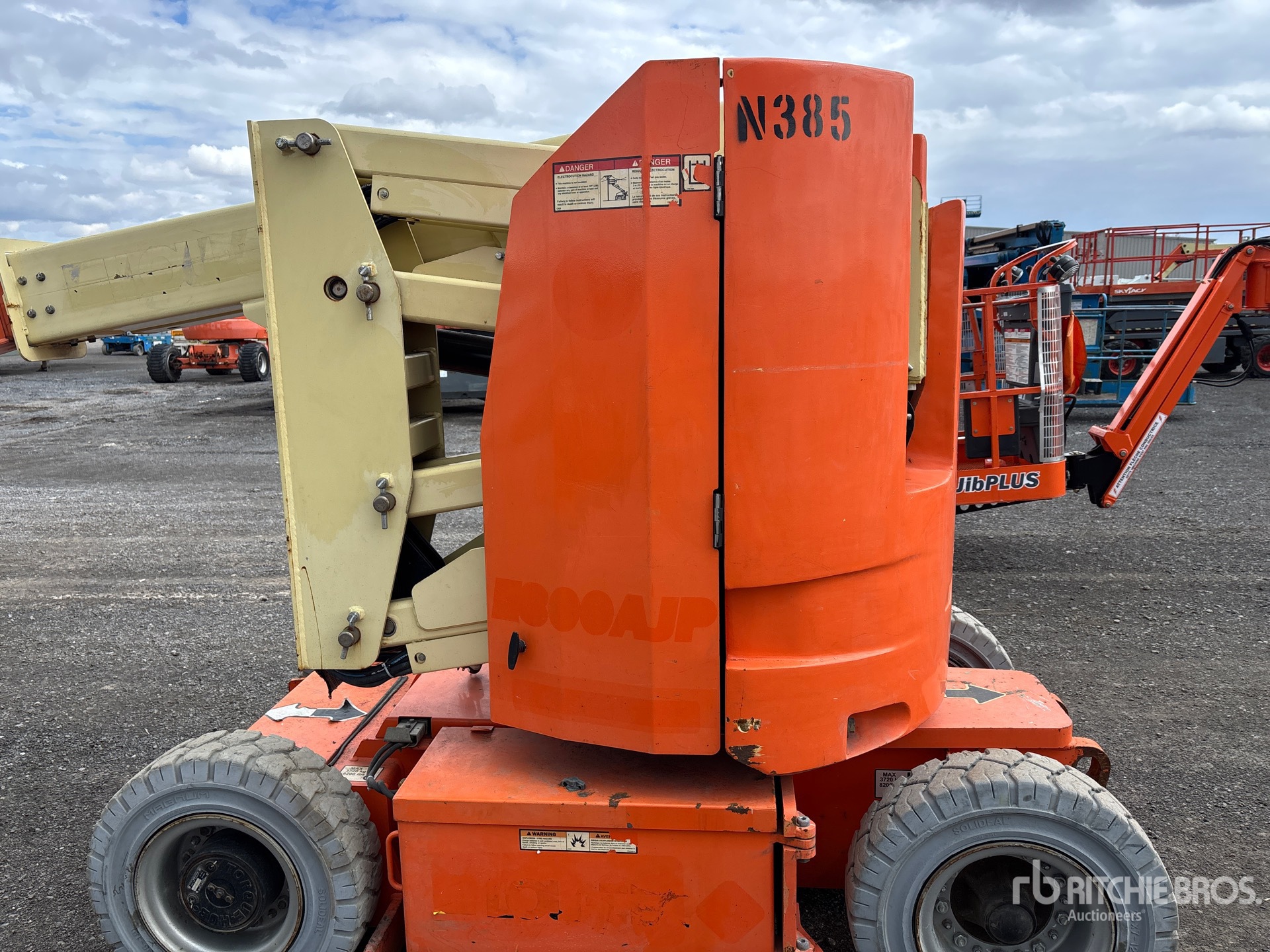 2015 JLG E300 AJP