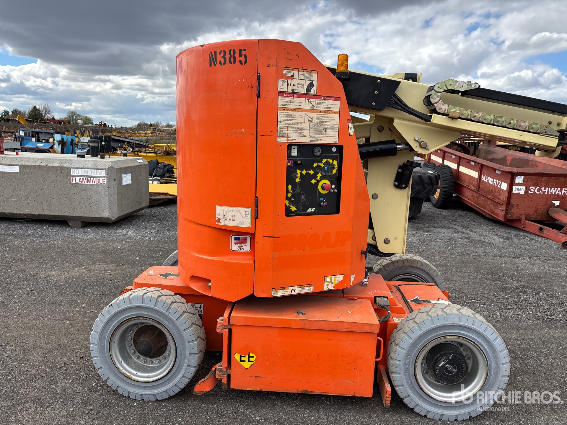 2015 JLG E300 AJP
