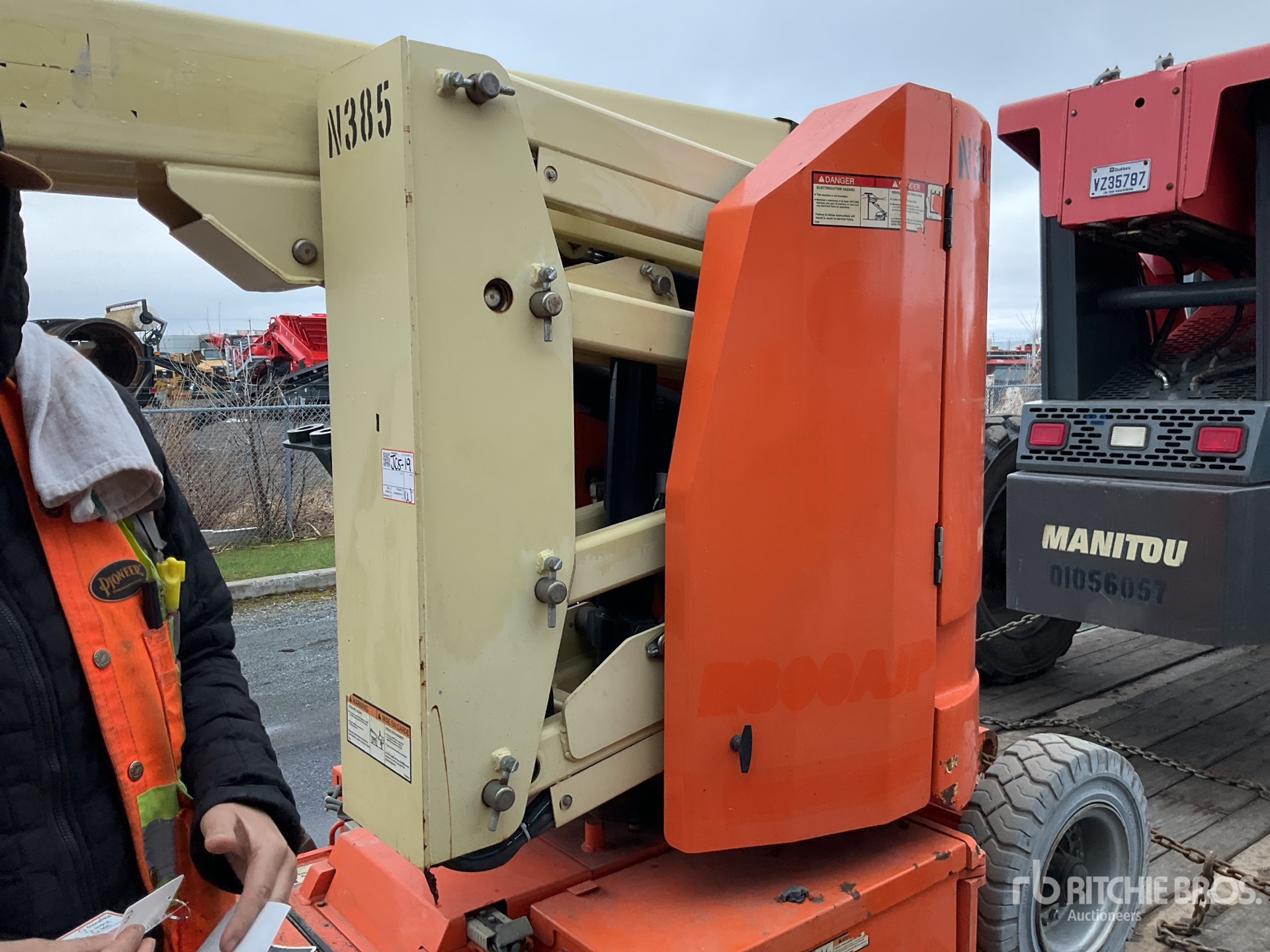 Photo of 2015 JLG E300 AJP