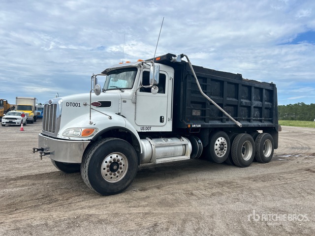 2019 Peterbilt 348 8x4 Tri/a Dump Truck
