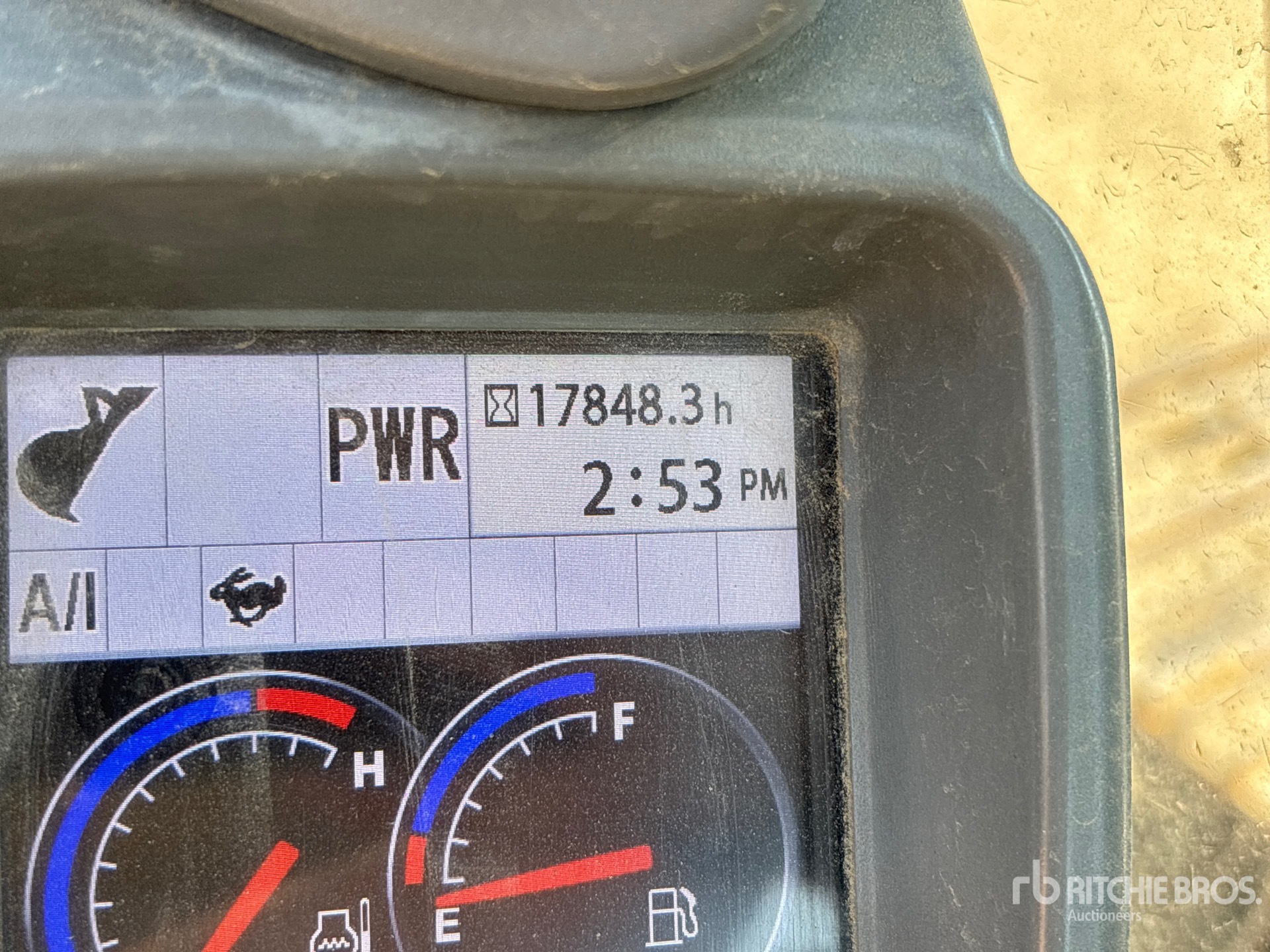 2013 John Deere 210G