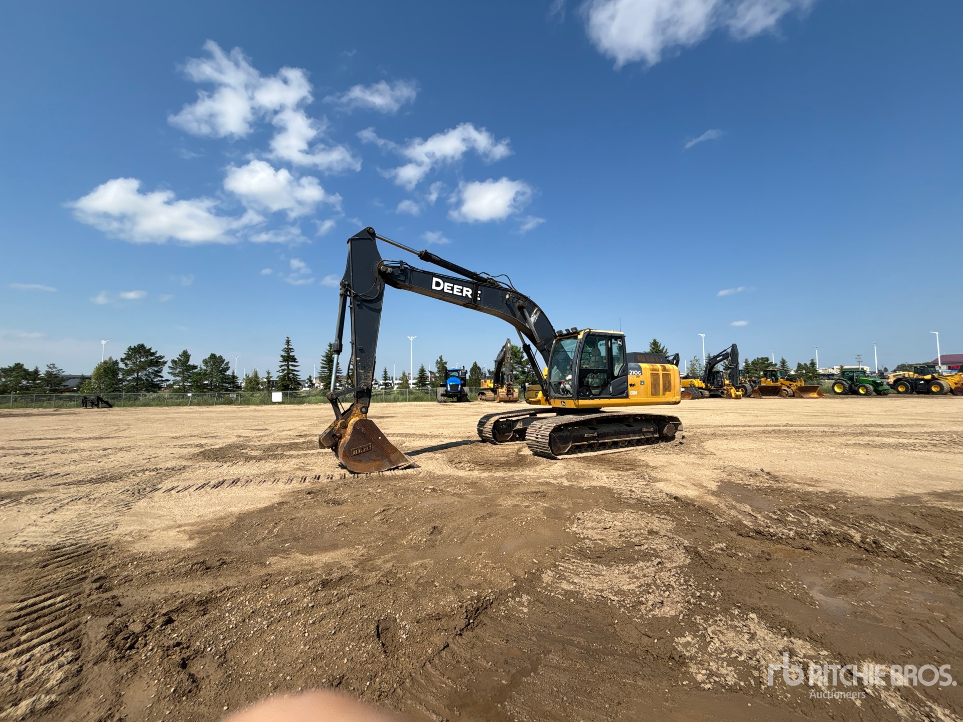2013 John Deere 210G