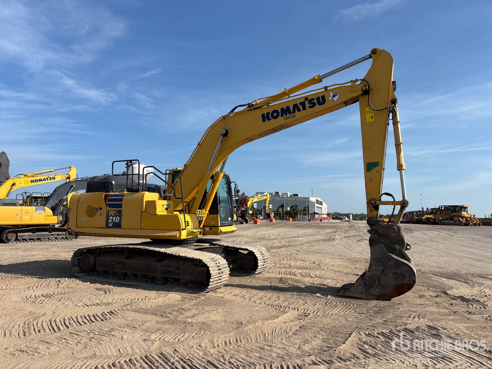 2016 Komatsu PC210LC-11