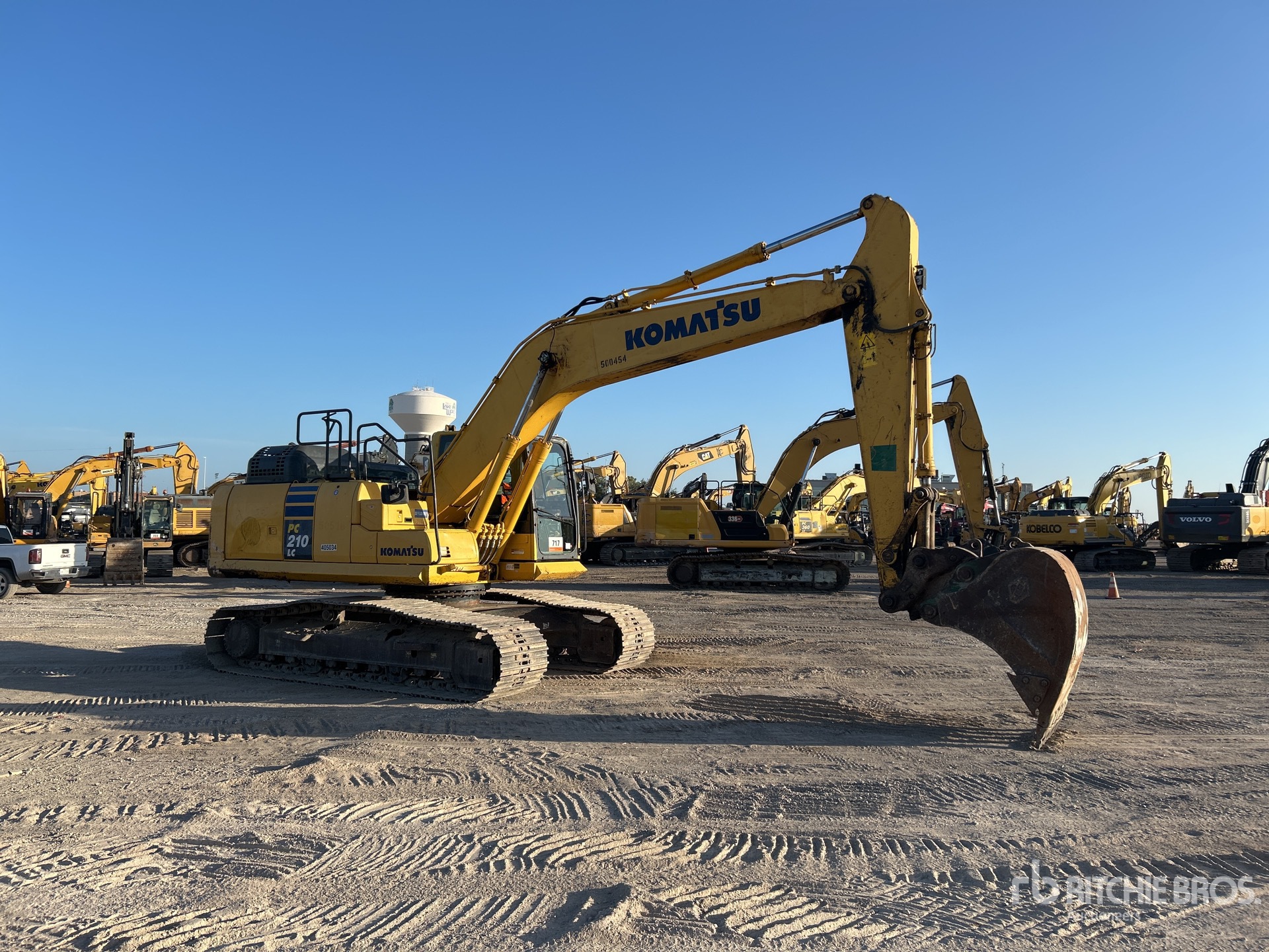2017 Komatsu PC210LC-11