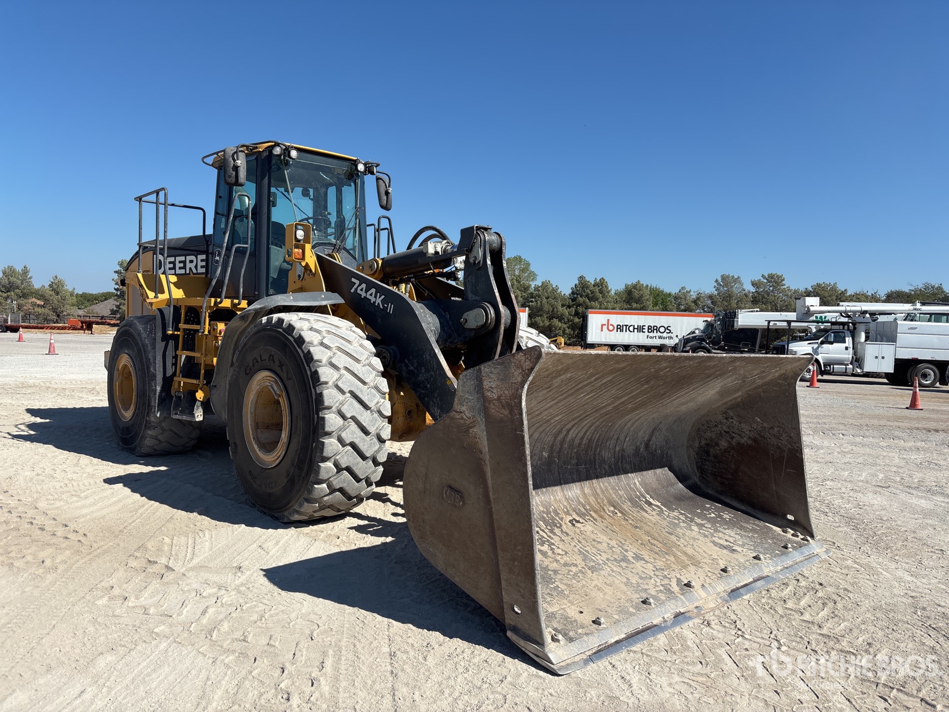 2019 John Deere 744K-II