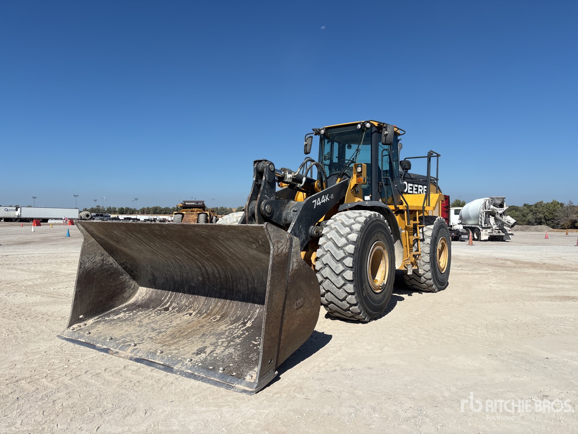 Photo of 2019 John Deere 744K-II