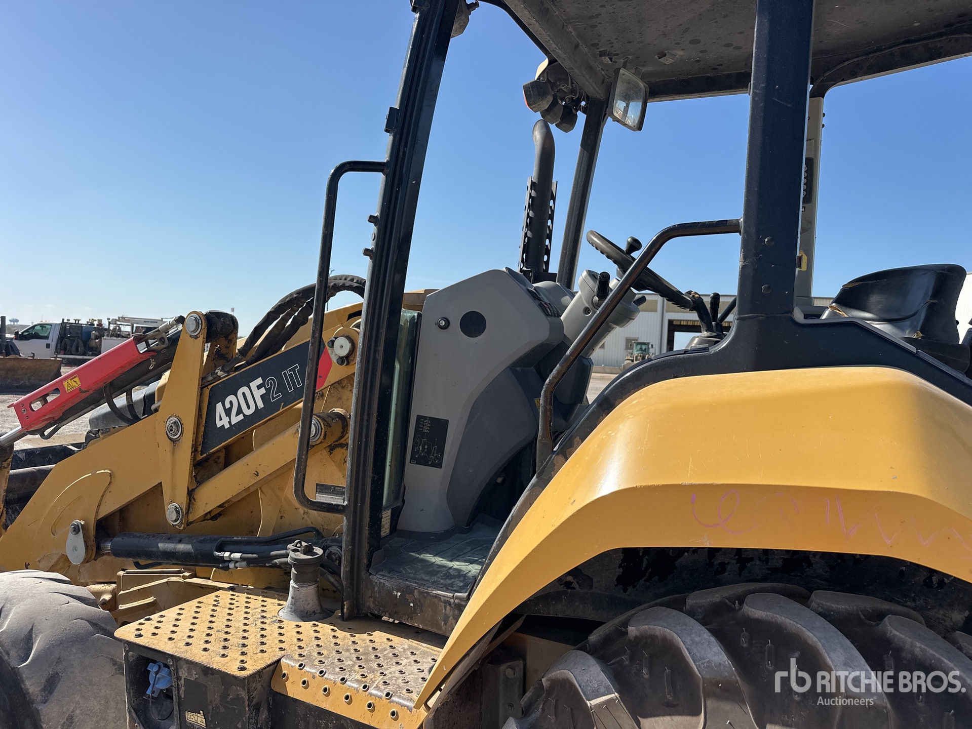 2018 Caterpillar 420F2IT