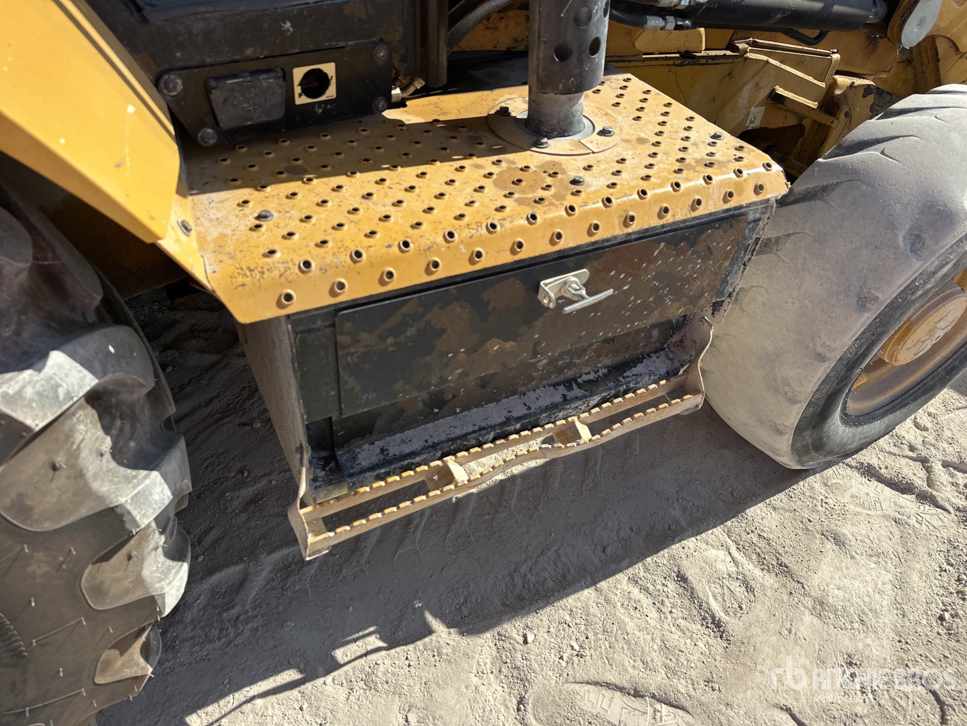 2018 Caterpillar 420F2IT