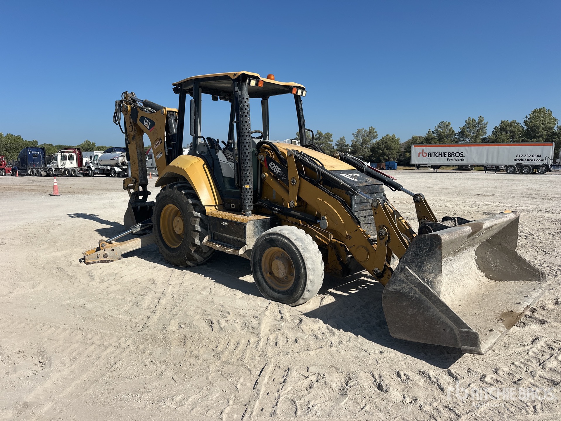2018 Caterpillar 420F2IT