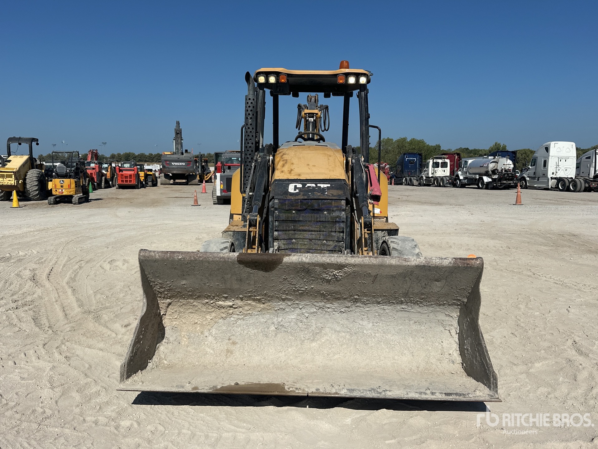 2018 Caterpillar 420F2IT