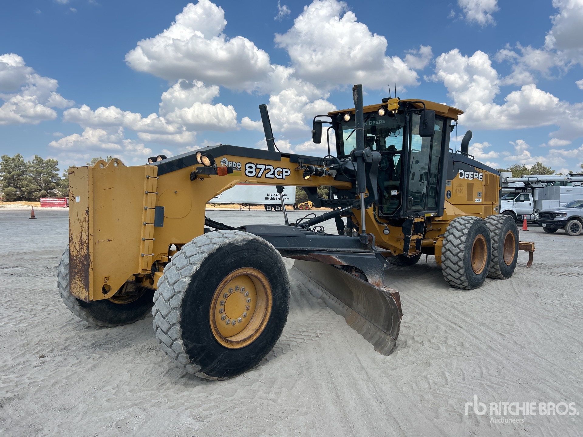 Photo of 2016 John Deere 872GP