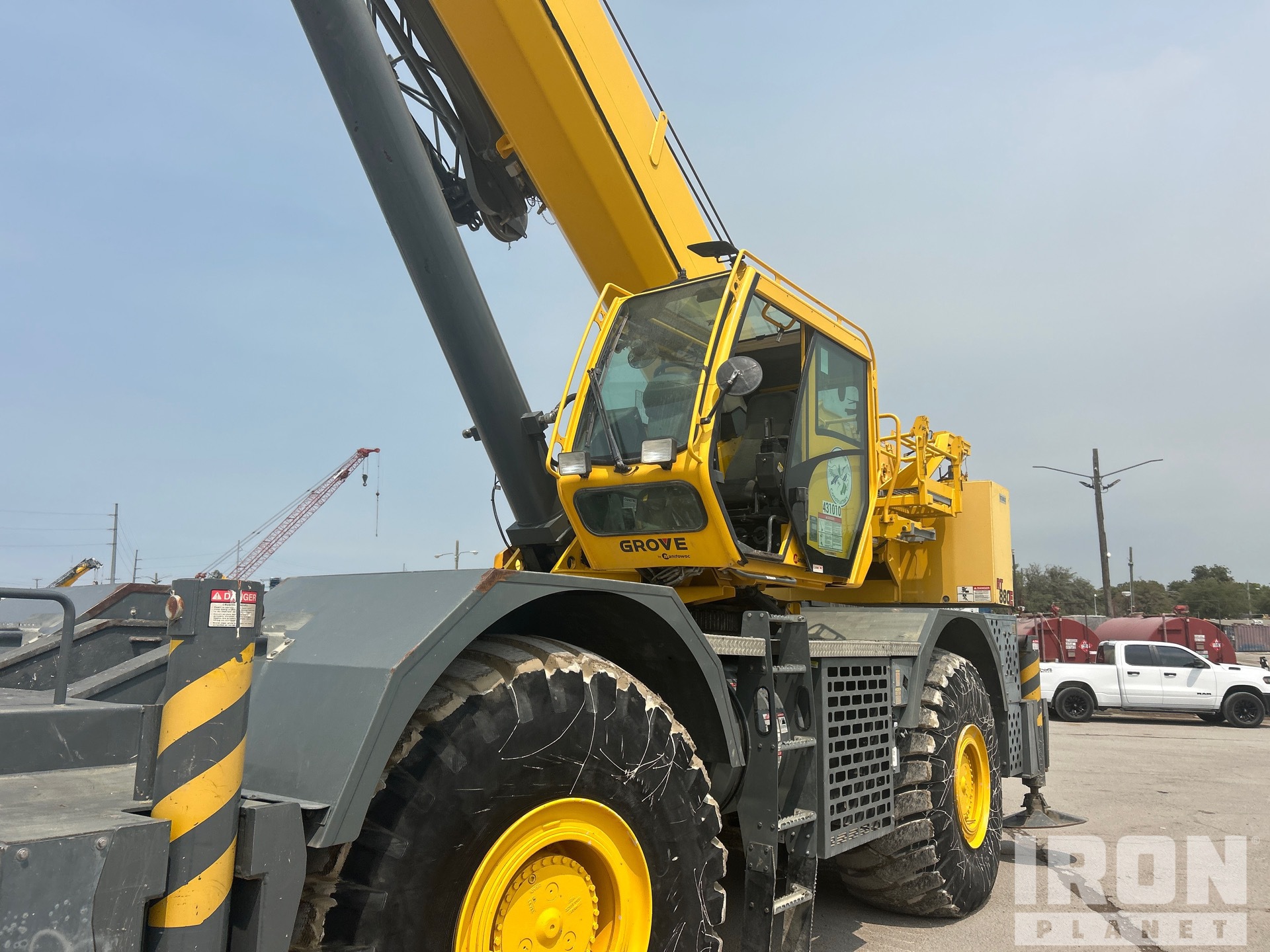 2016 Grove RT880E