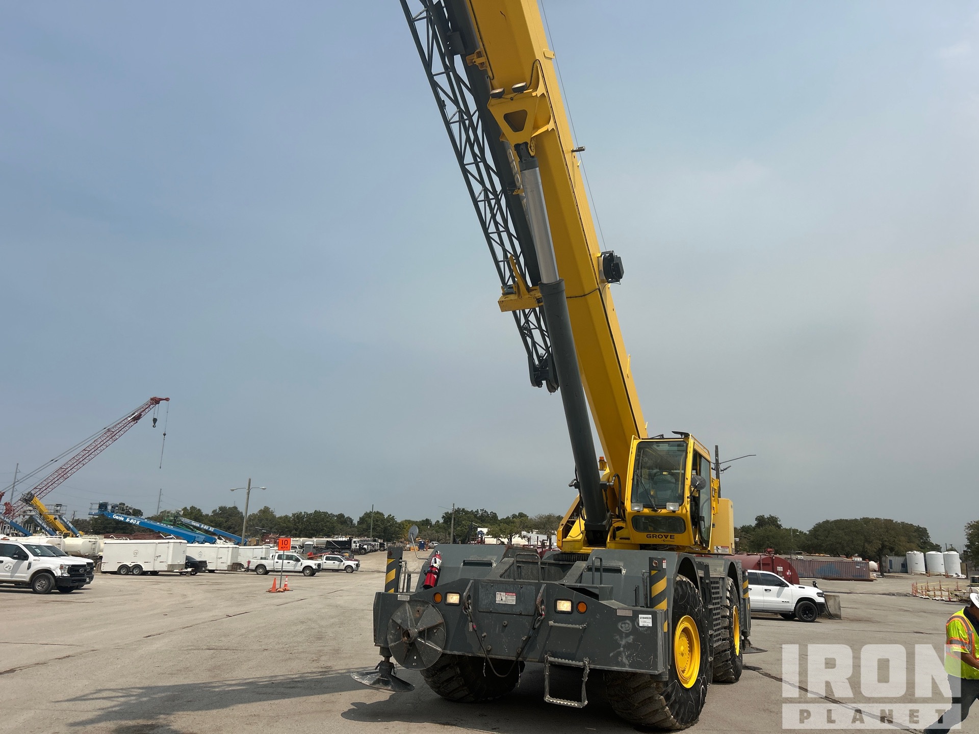 2016 Grove RT880E