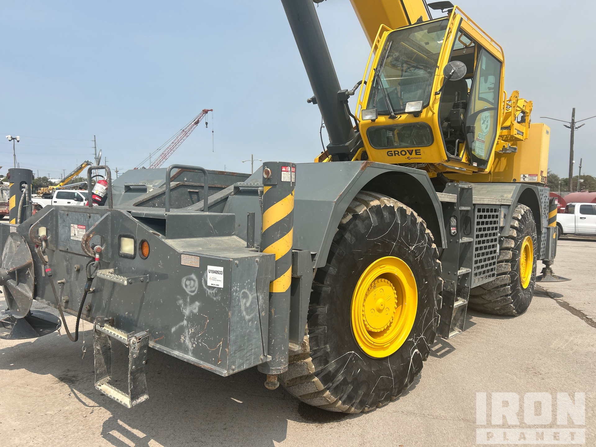2016 Grove RT880E