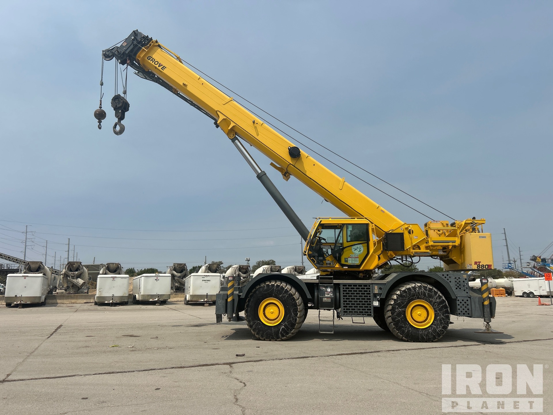 2016 Grove RT880E