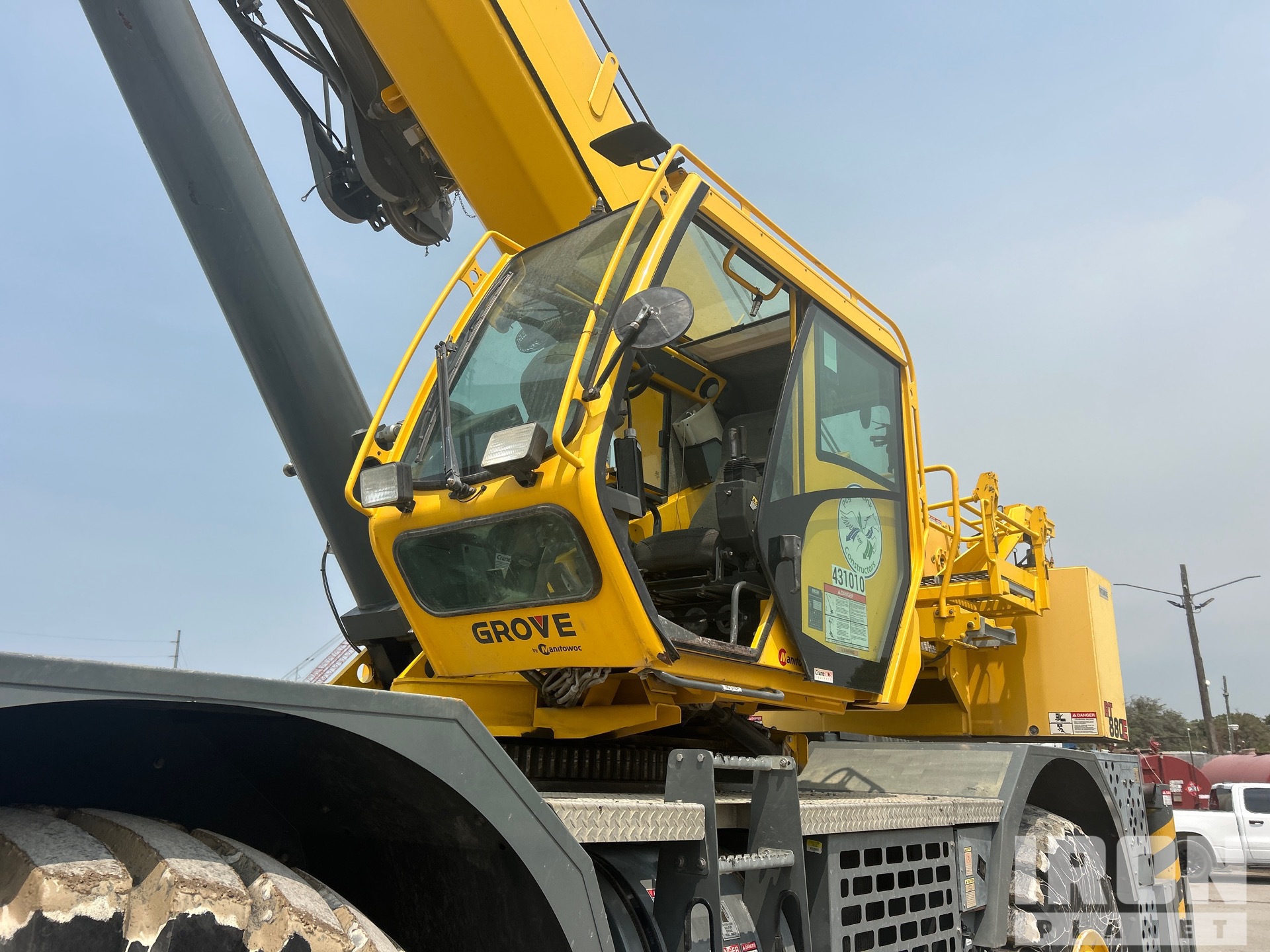 2016 Grove RT880E