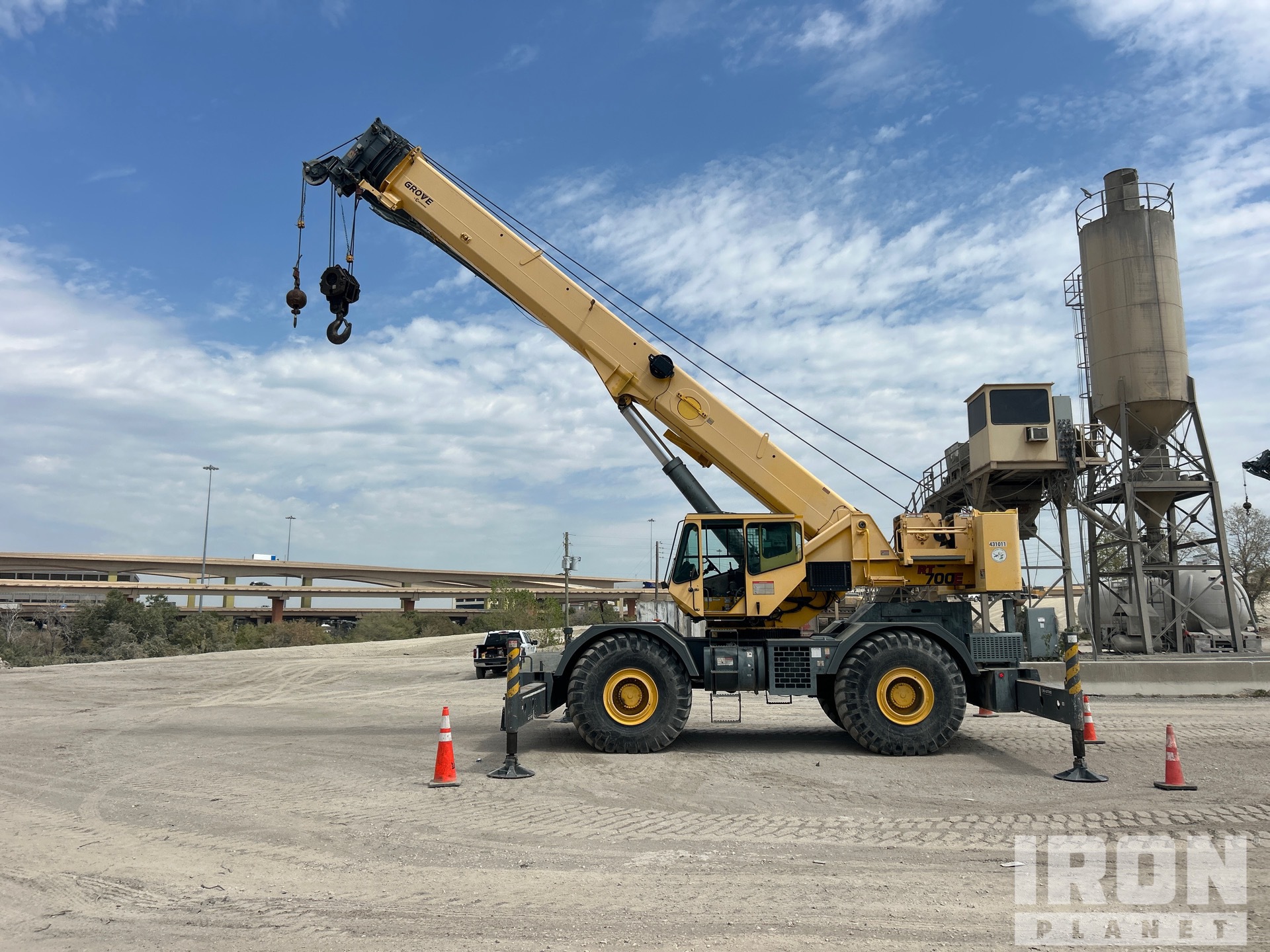 2010 Grove RT700E