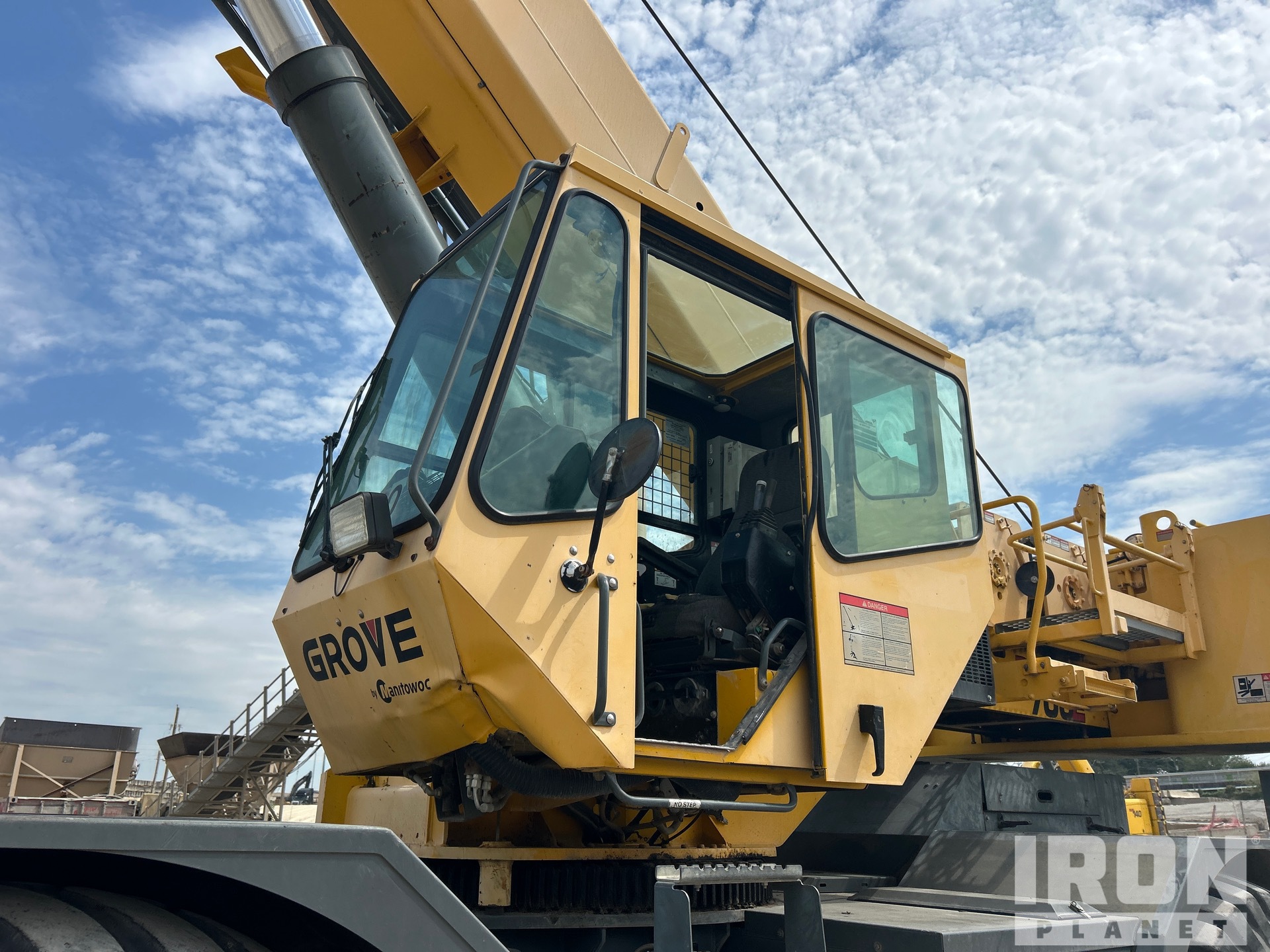 2010 Grove RT700E
