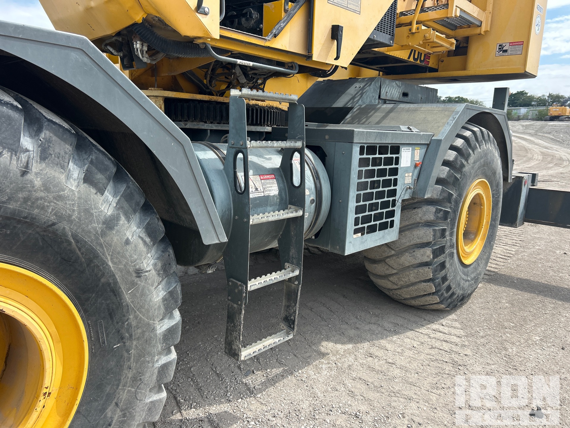 2010 Grove RT700E