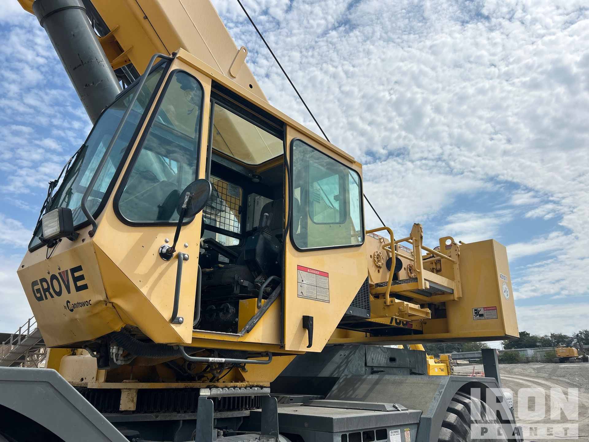 2010 Grove RT700E