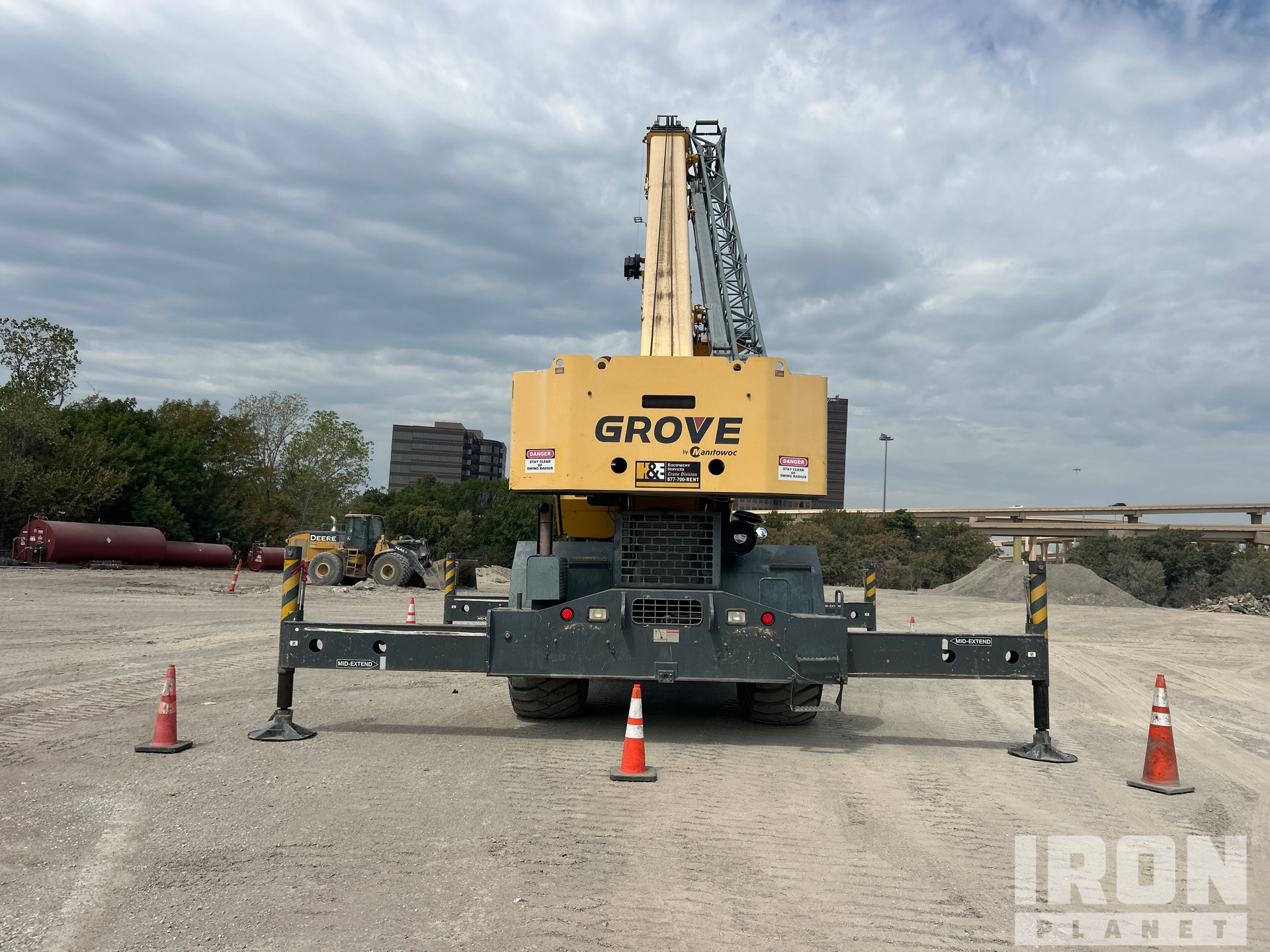 2010 Grove RT700E