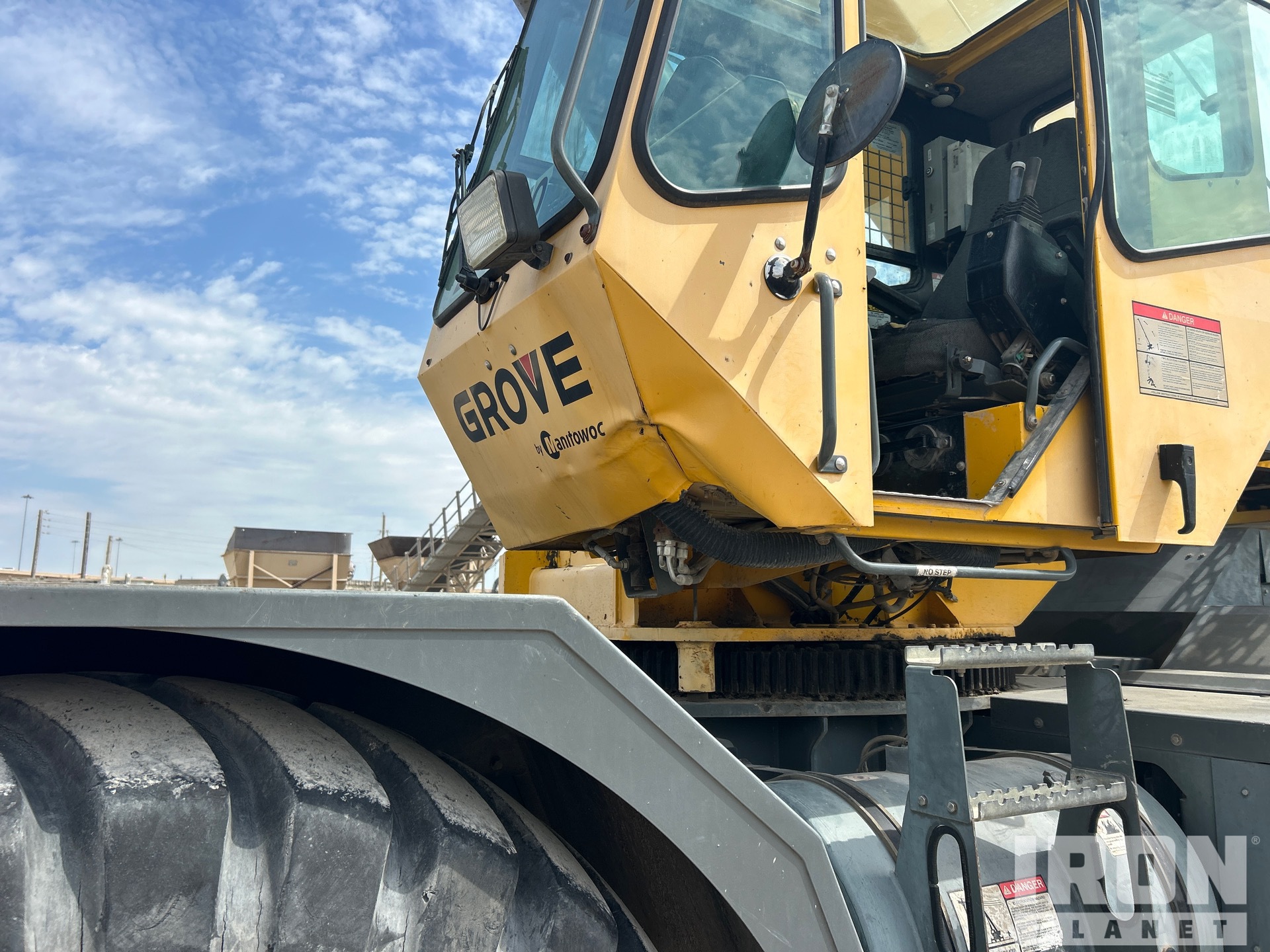 2010 Grove RT700E