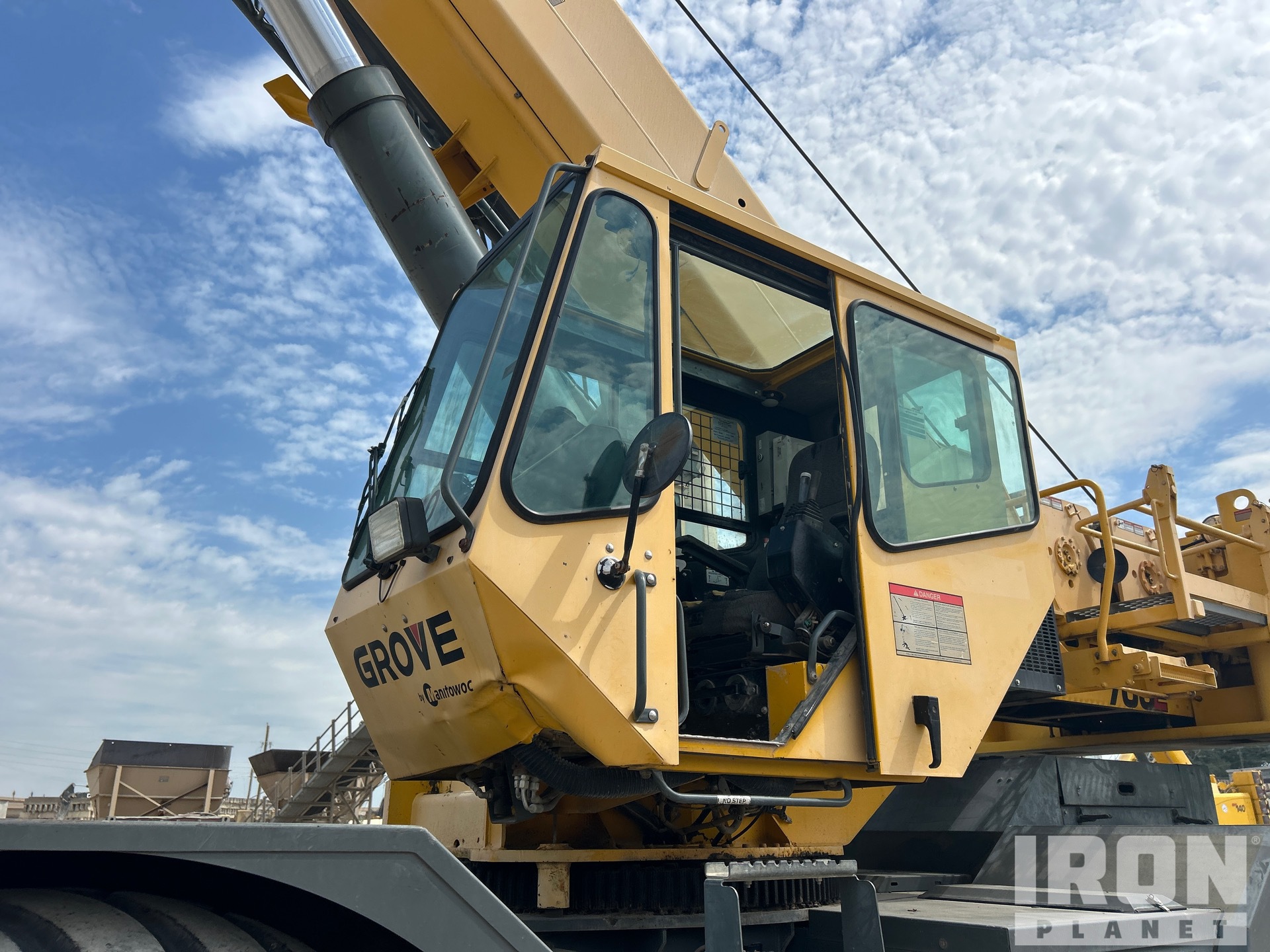 2010 Grove RT700E