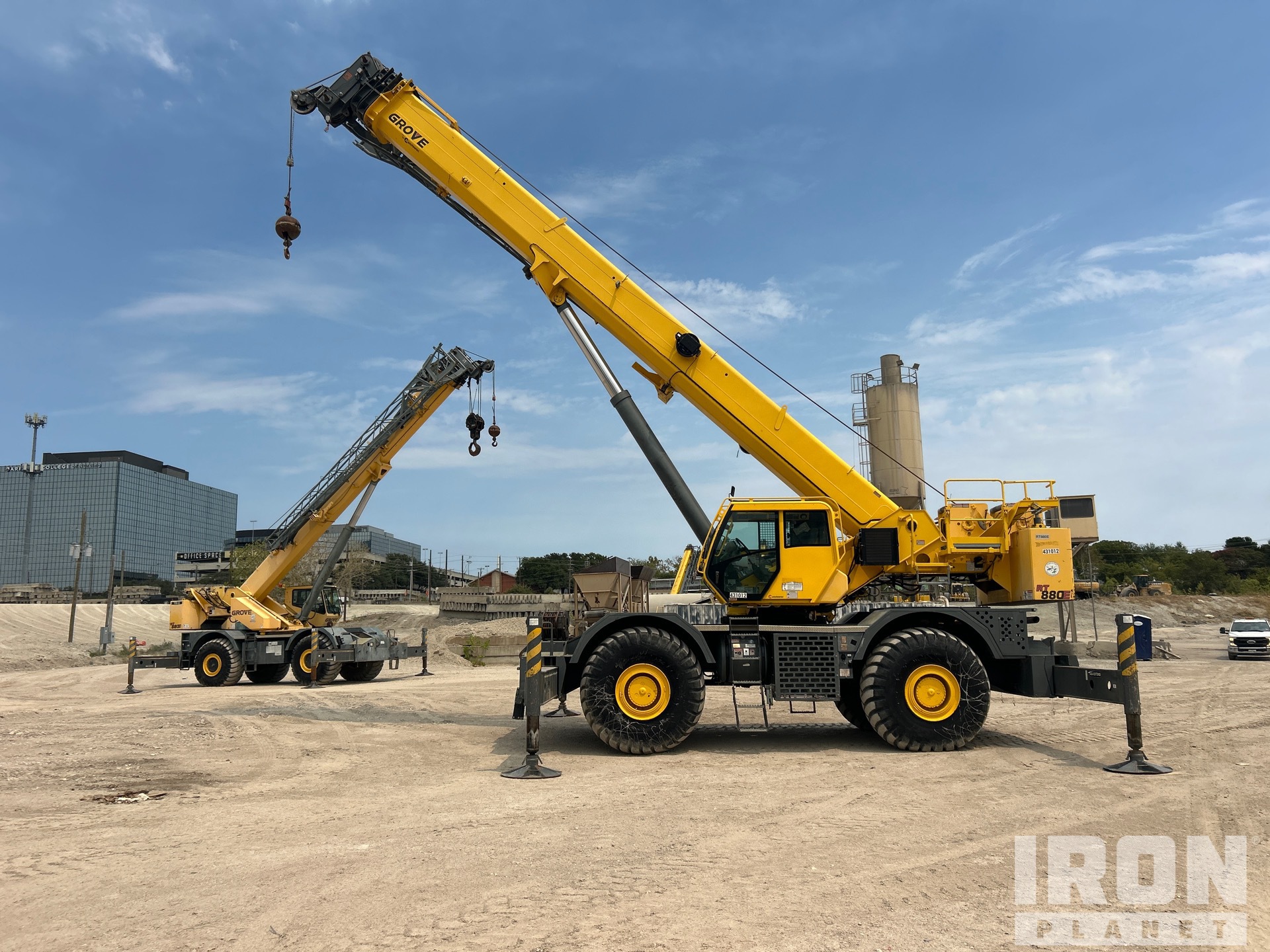 2014 Grove RT880E