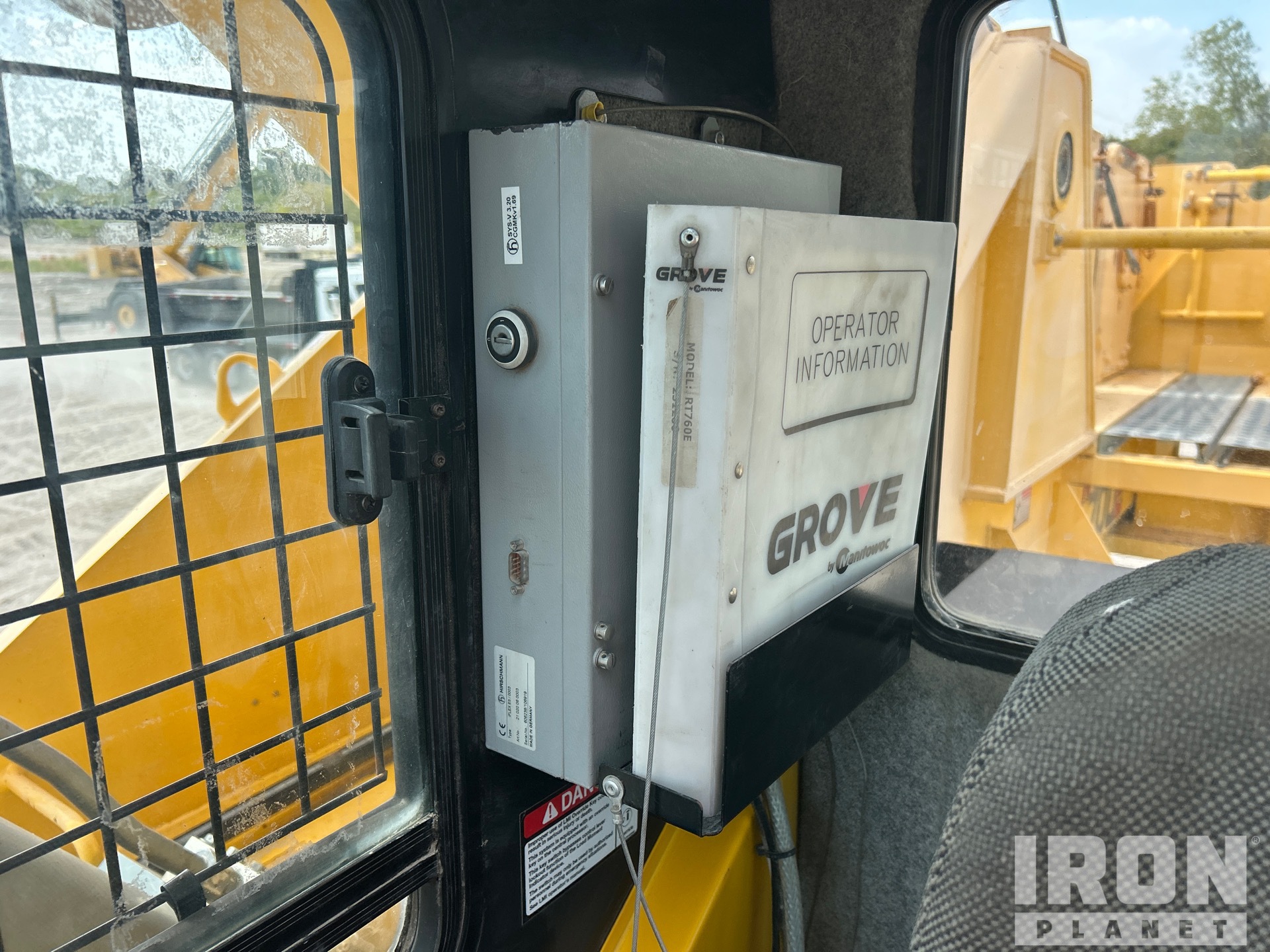 2010 Grove RT700E