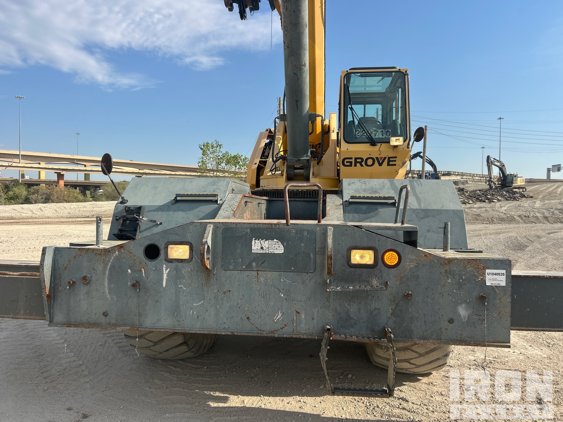 2010 Grove RT880E