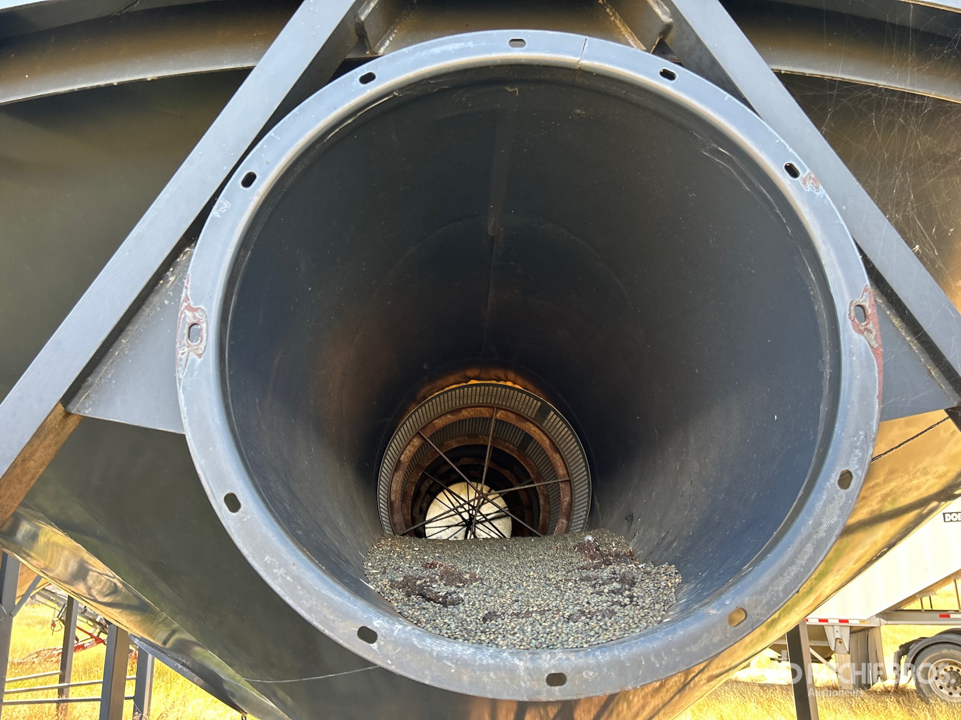 Viterra +/- 4900 BU 5 RING HOPPER