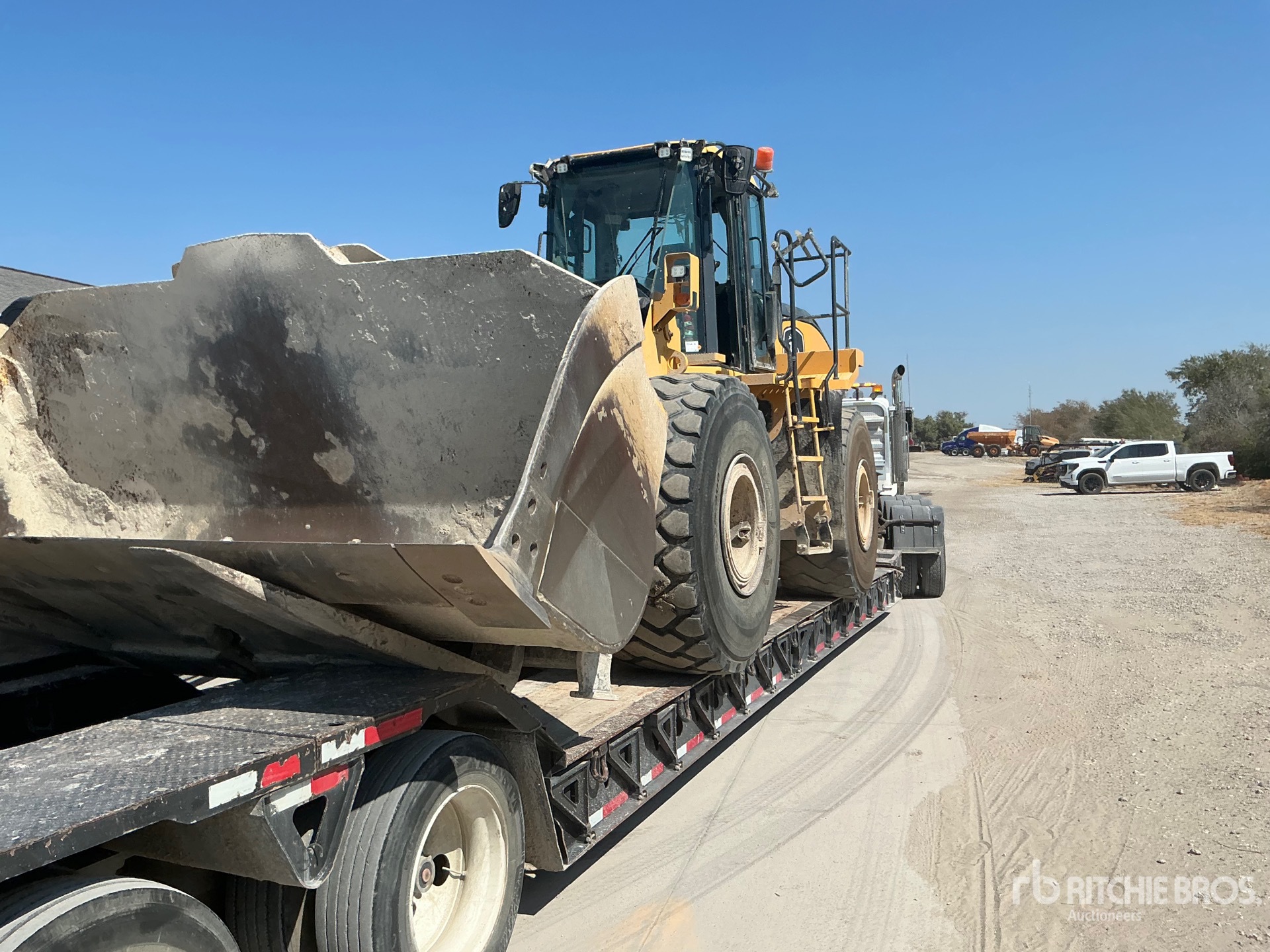 2020 John Deere 744L