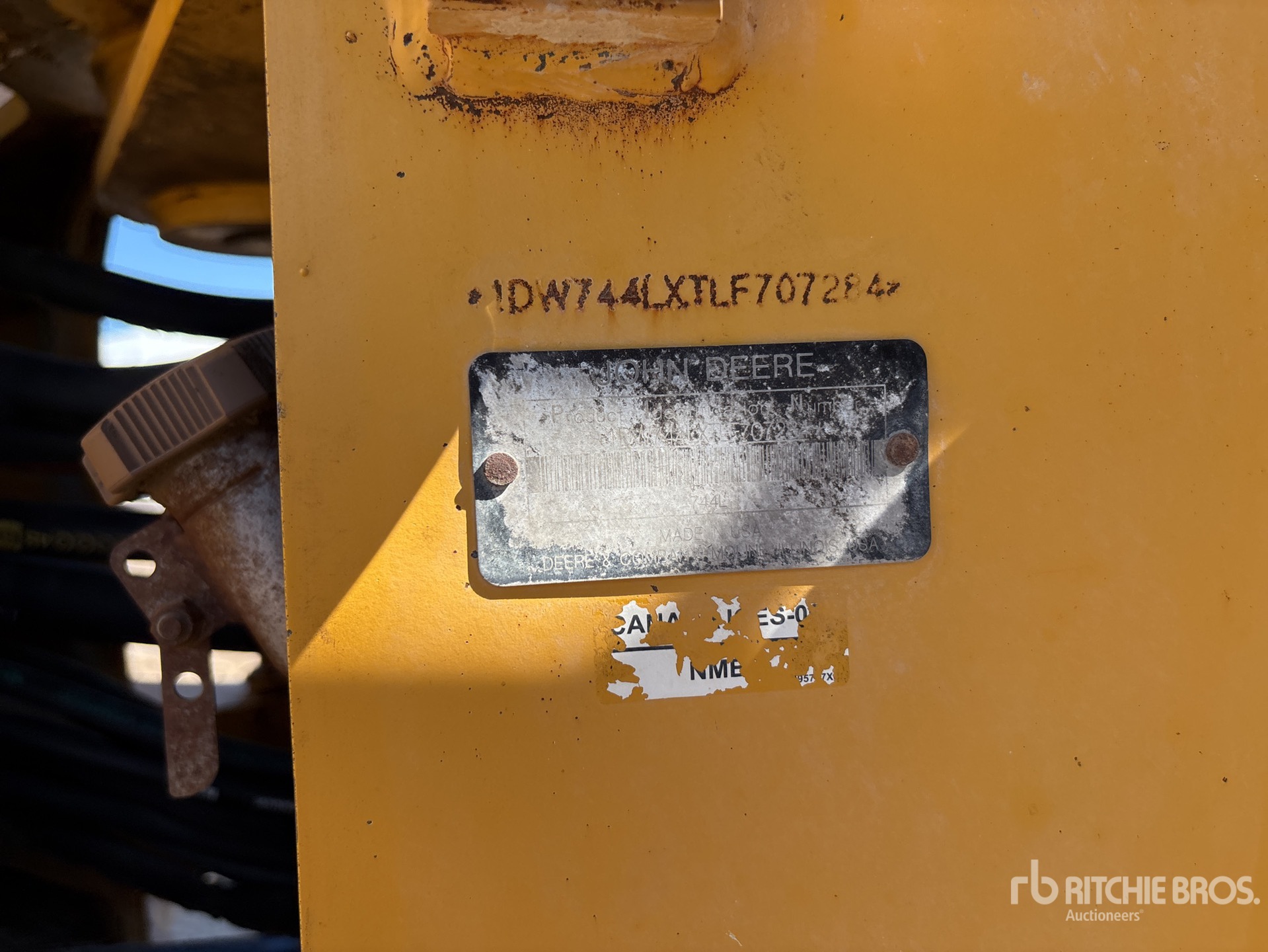 2020 John Deere 744L