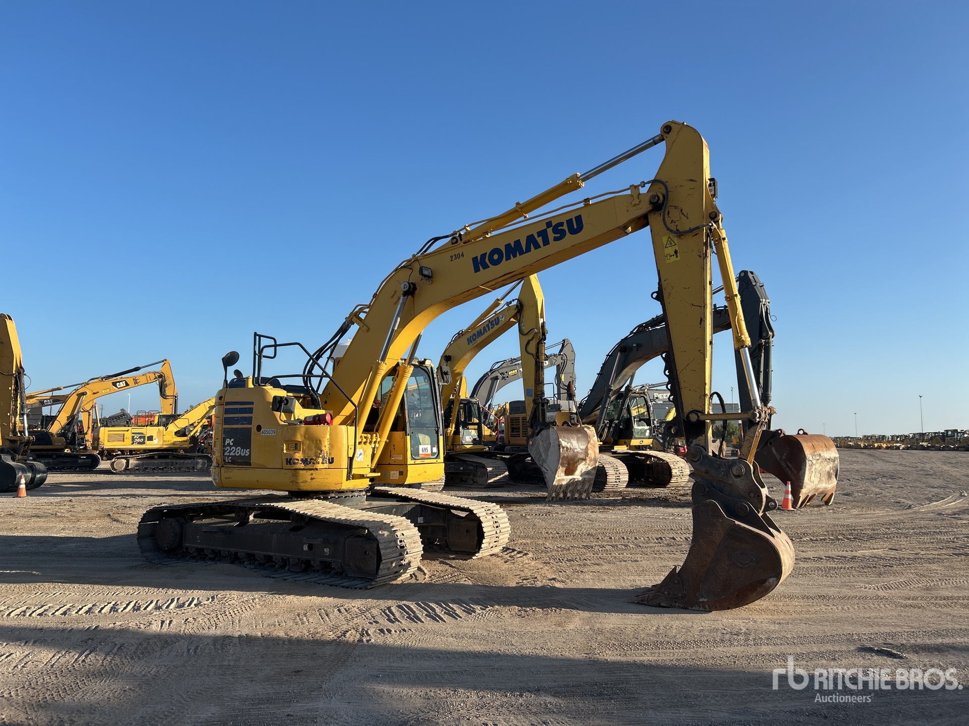 2016 Komatsu PC228USLC-10