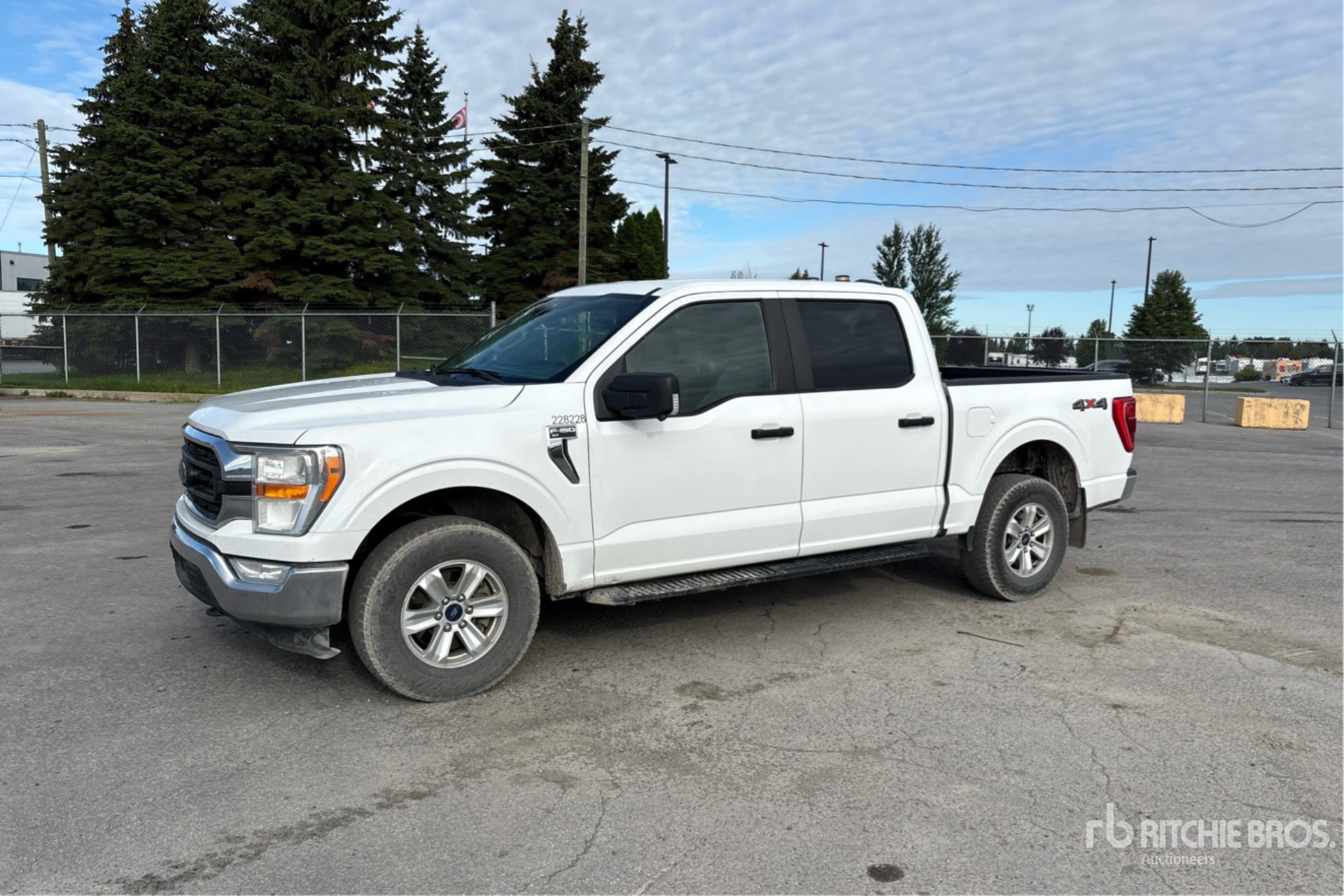 General Appearance with Picture, Left Front Corner