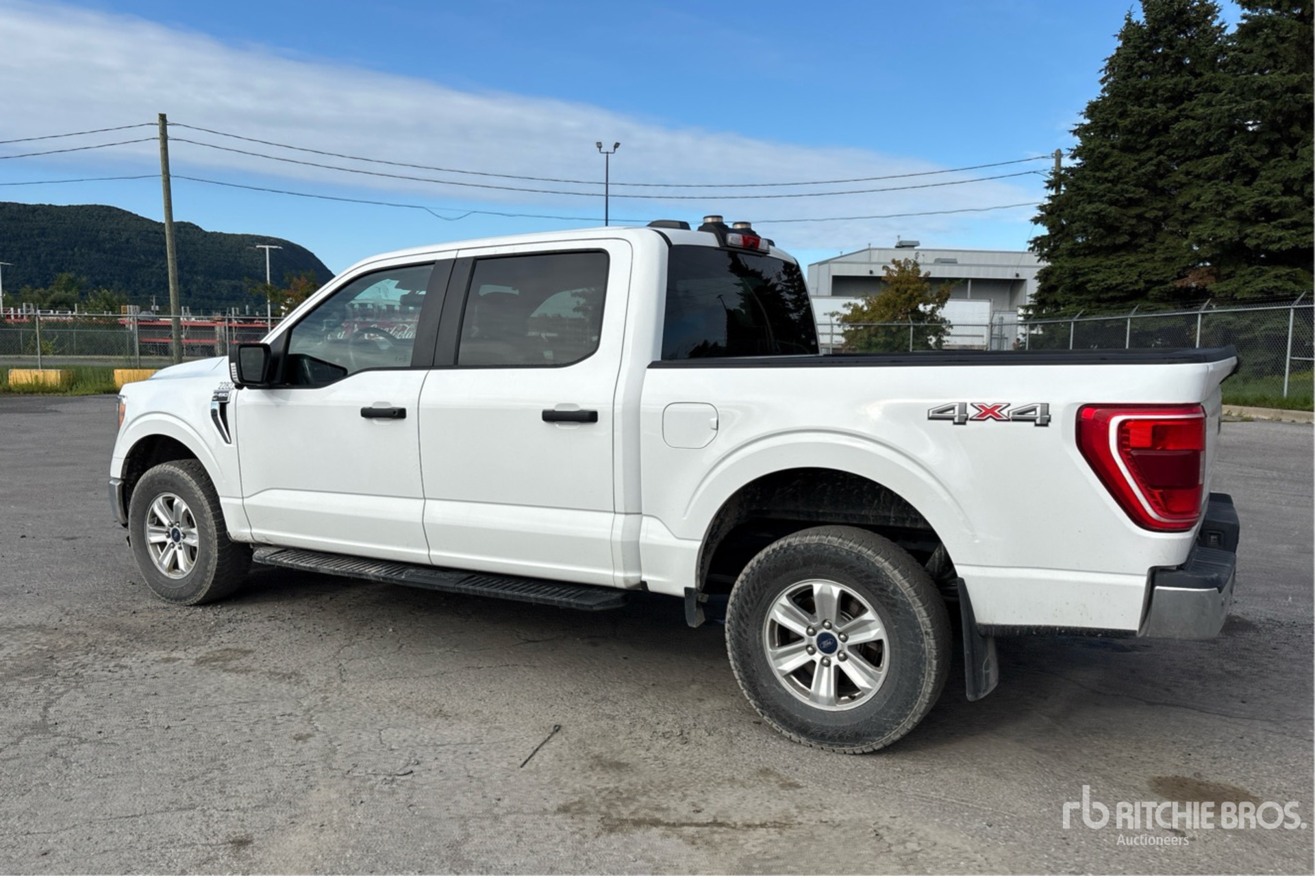 General Appearance with Picture, Left Rear Corner