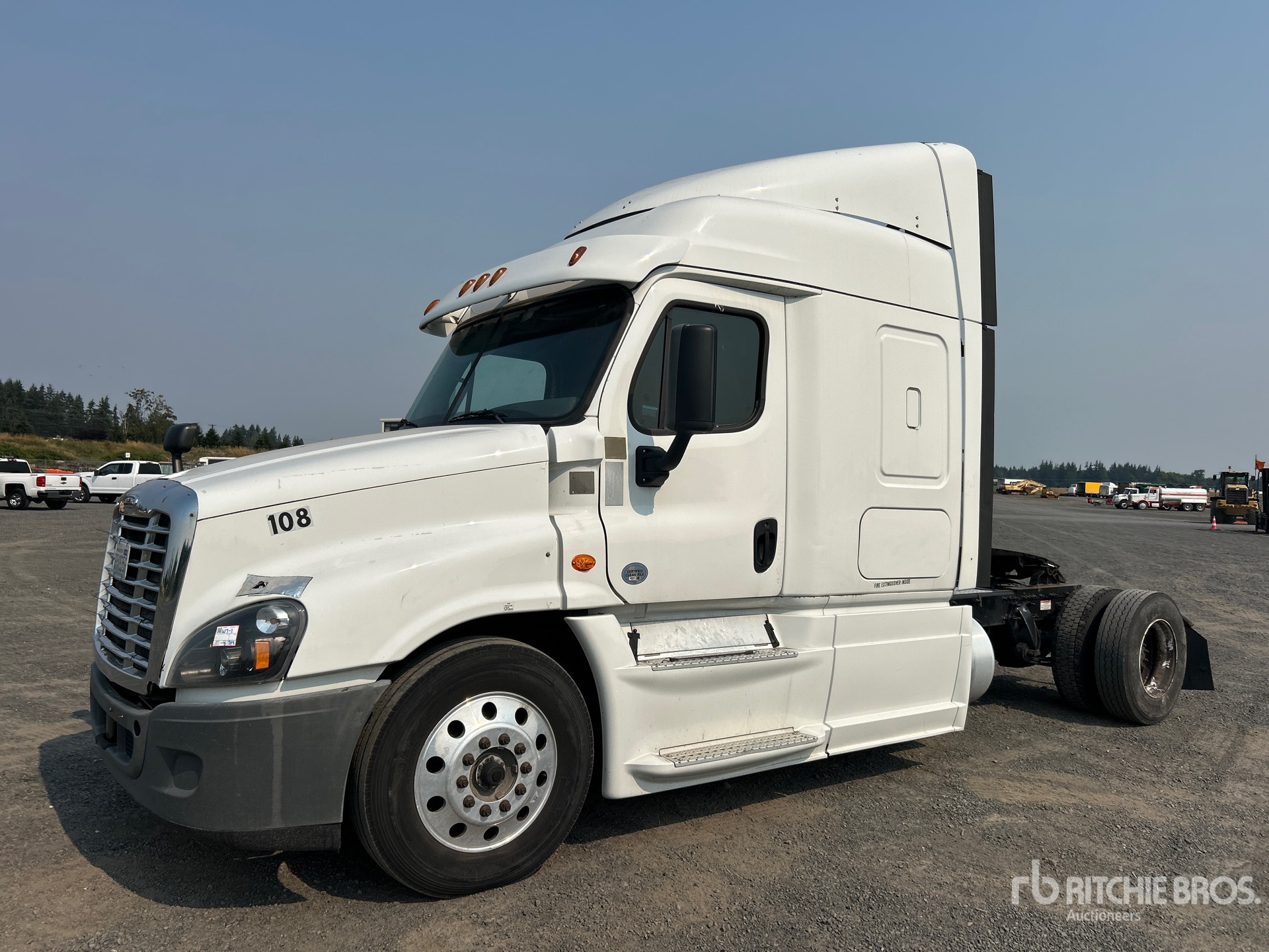 General Appearance with Foto, angolo anteriore sinistro