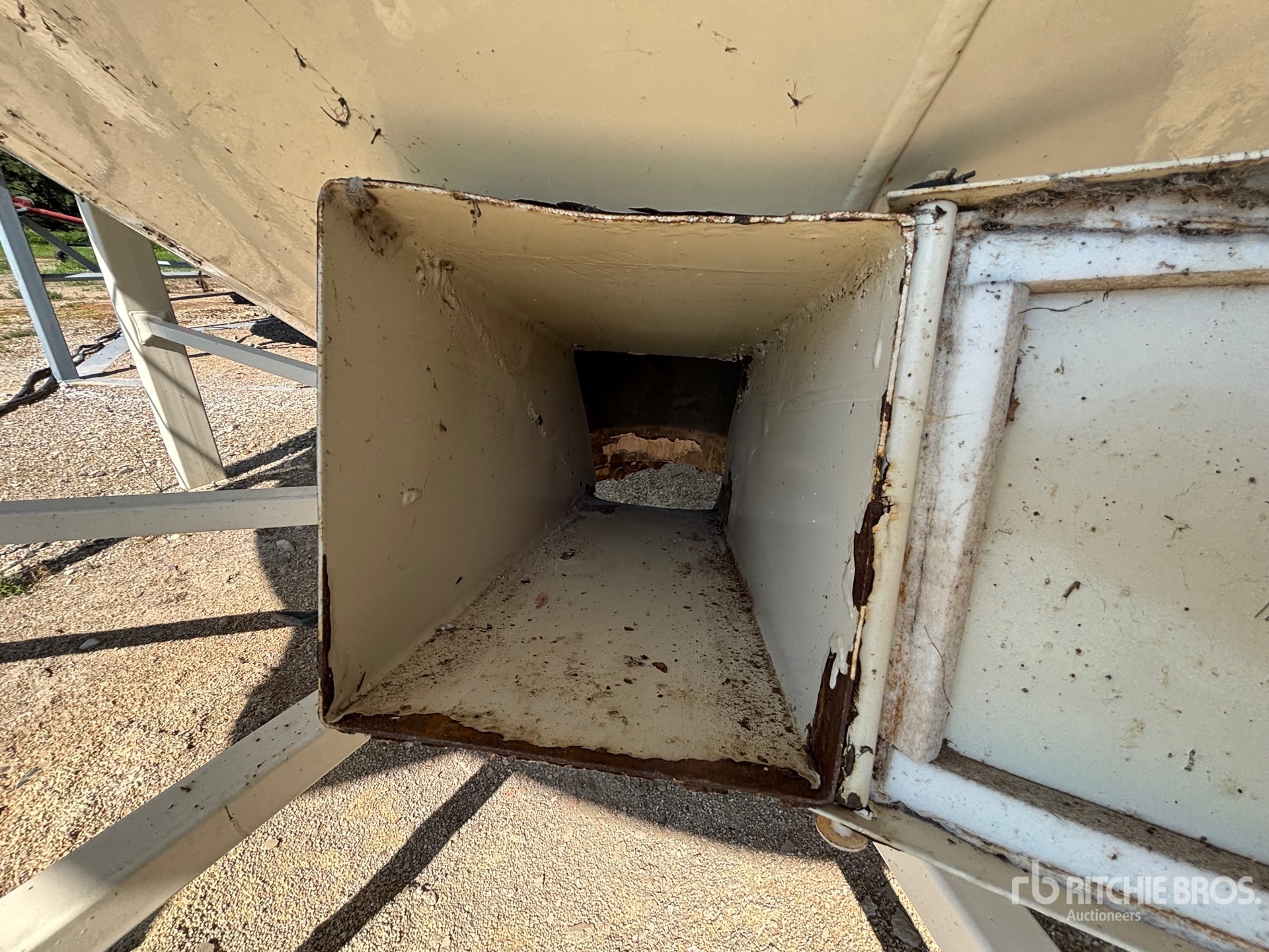 Wheatland +/- 105 TON FERTILIZER HOPPER