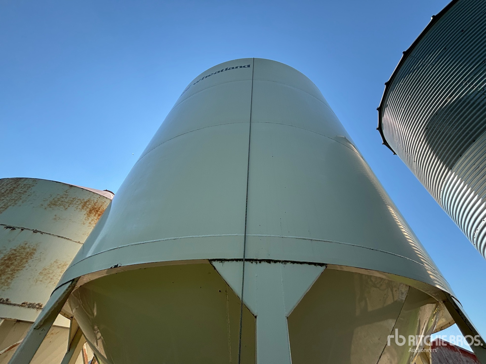 Wheatland +/- 105 TON FERTILIZER HOPPER