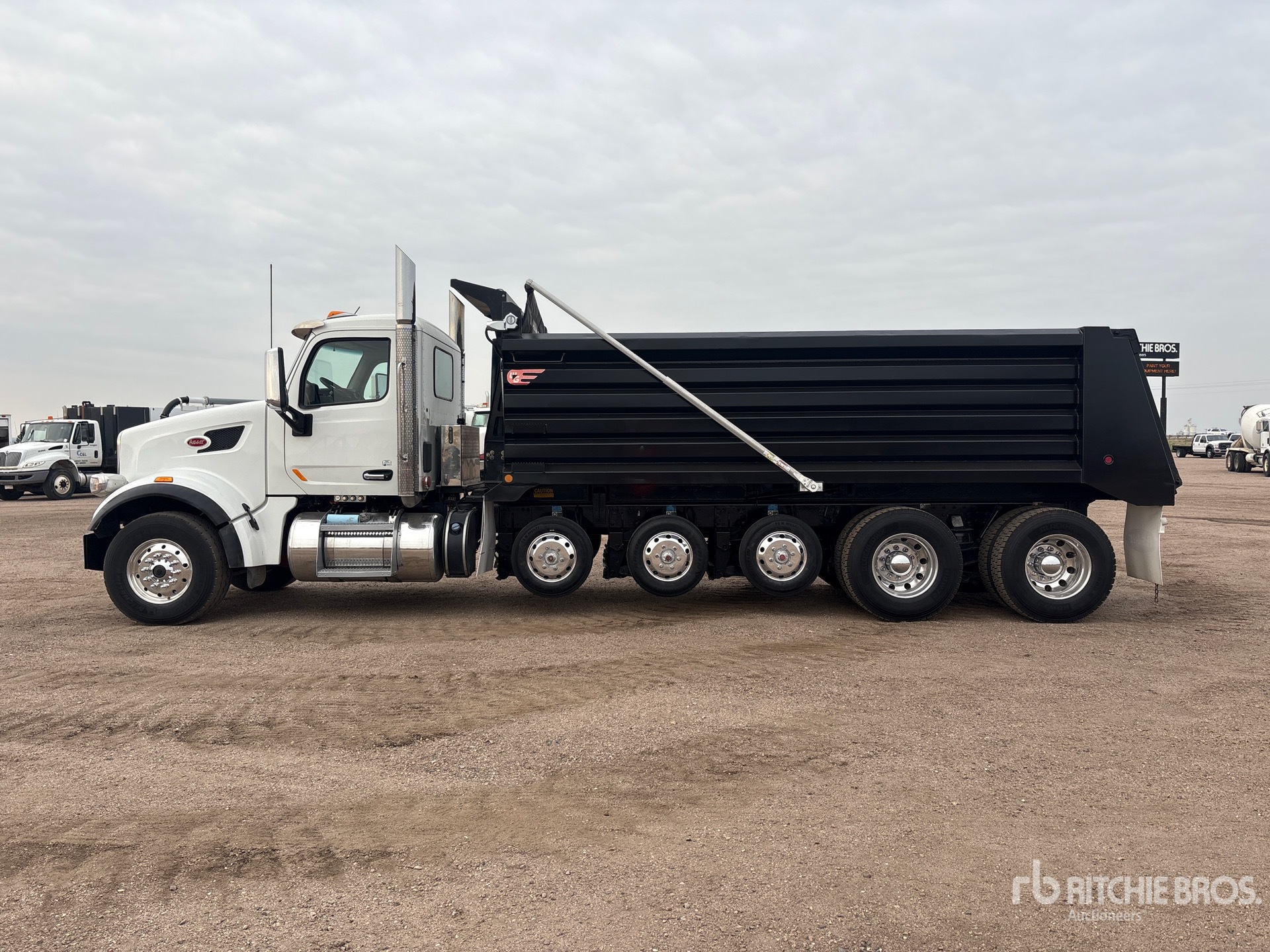 2020 Peterbilt 567