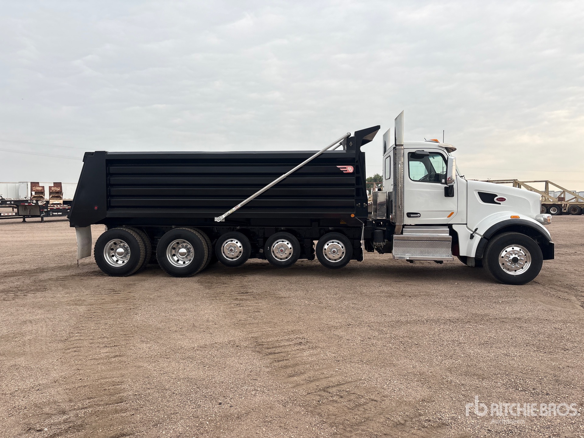 2020 Peterbilt 567