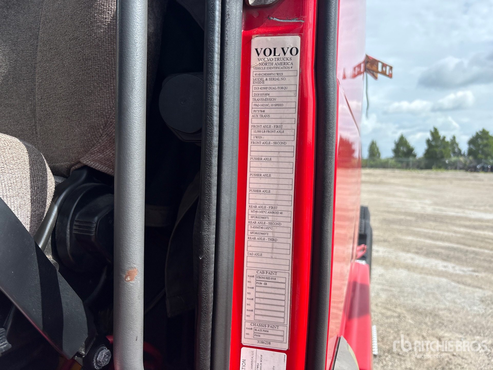 2015 Volvo VNL670