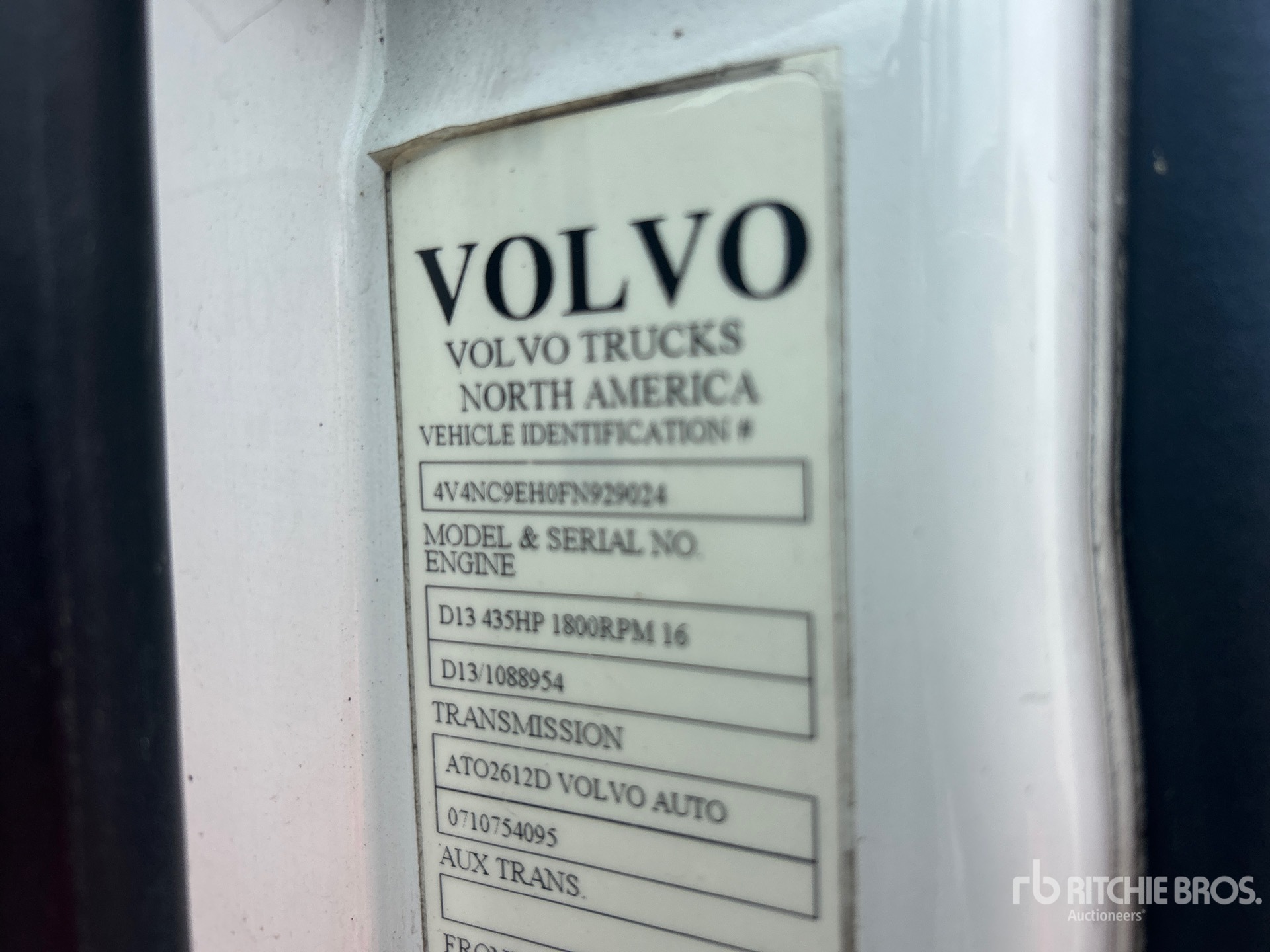 2015 Volvo VNL670