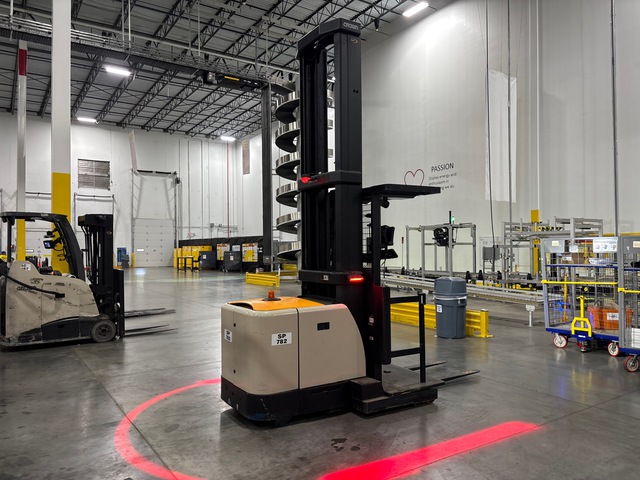 Crown SP4050-30 3000 lb Order Picker