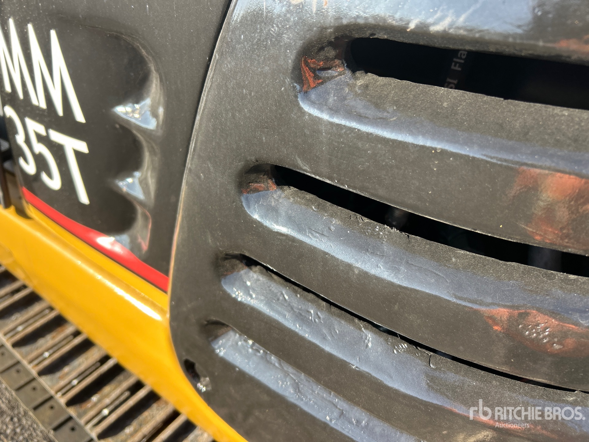 2001 Mitsubishi MM35T