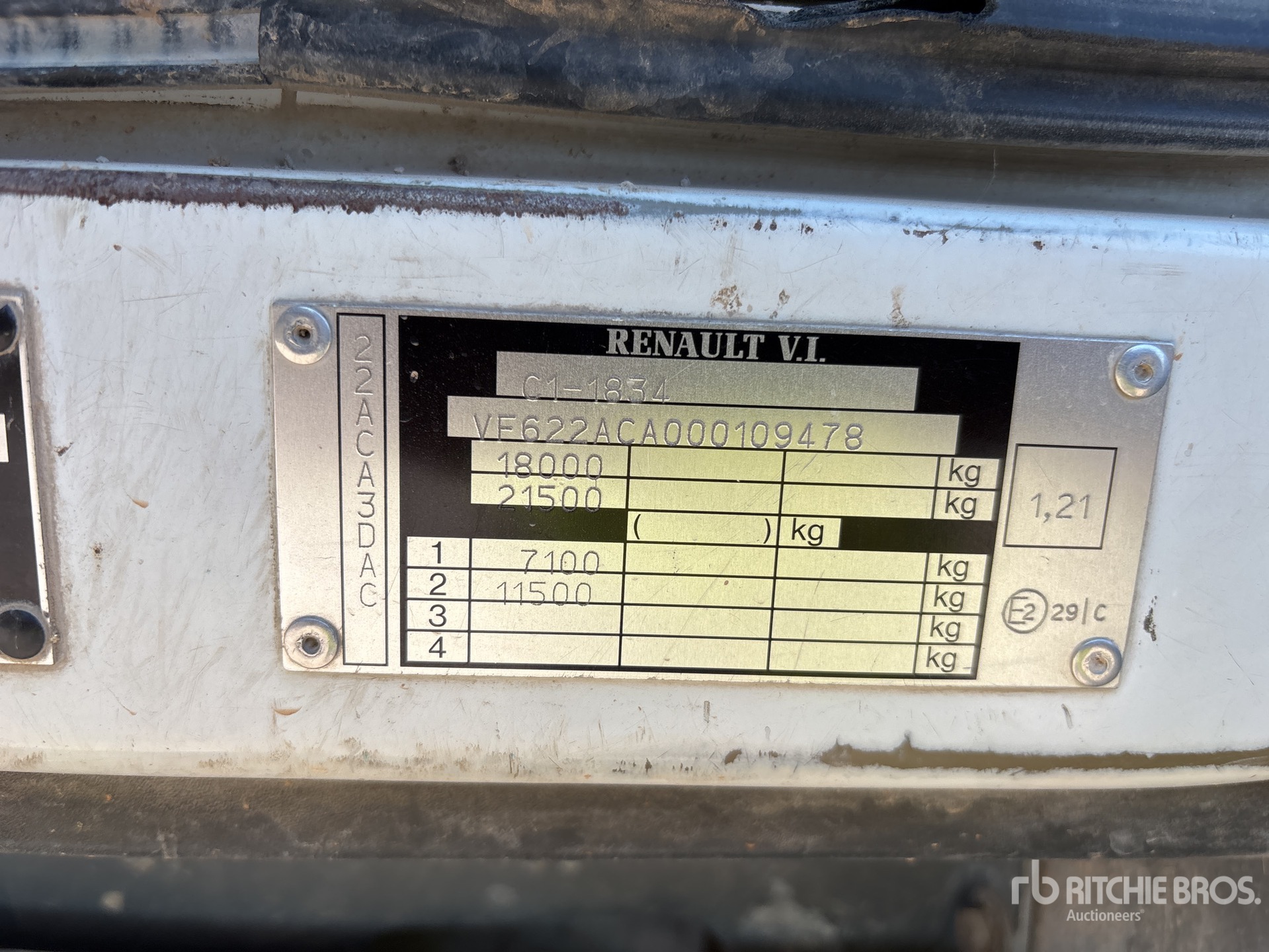 2004 Renault 270 18 4X2
