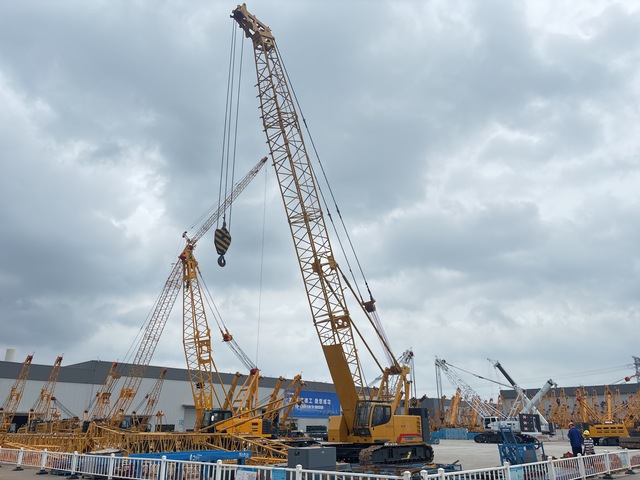 2022 XCMG XGH350 55 t Lattice-Boom Crawler Crane (Unused)