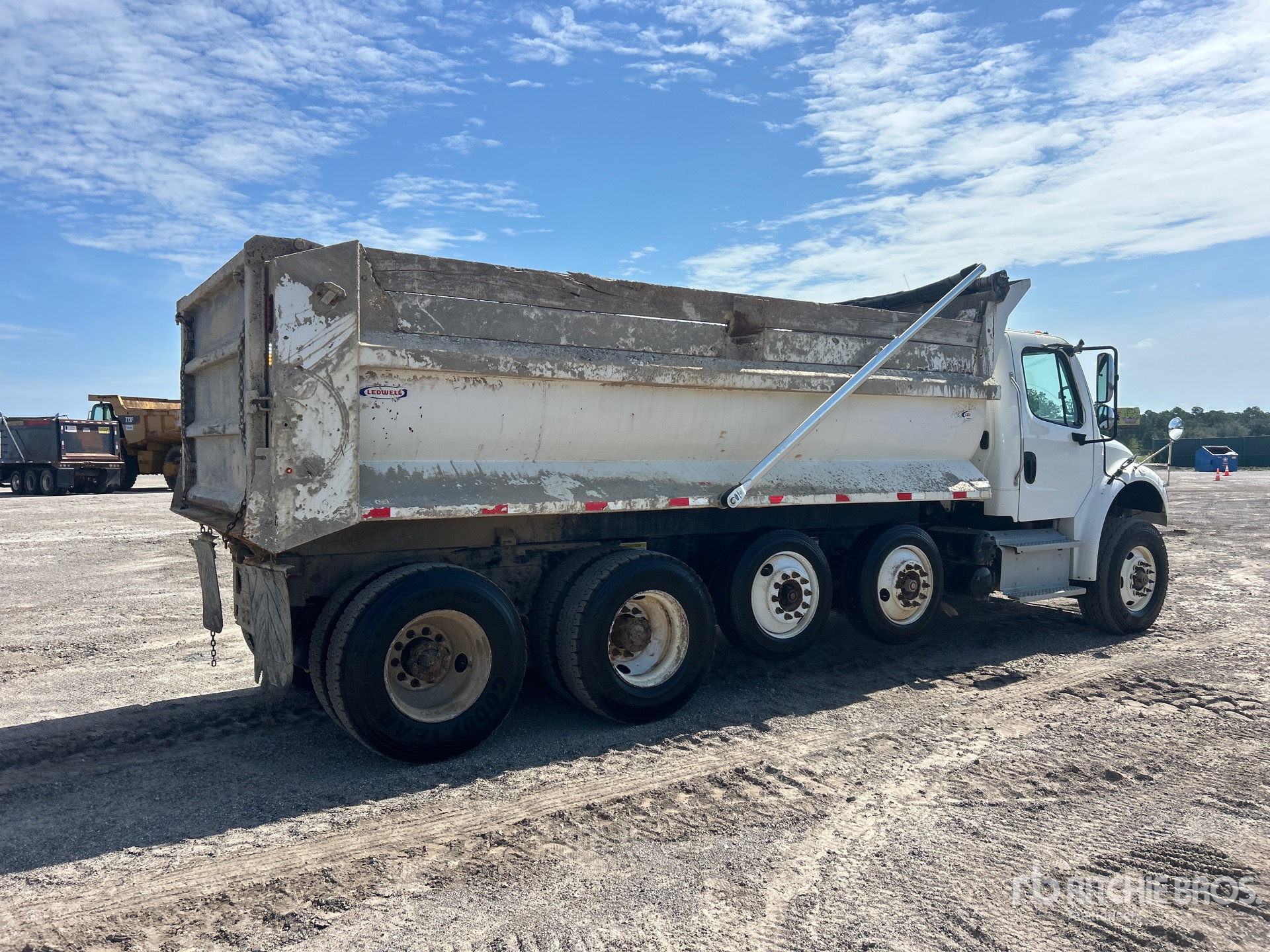 2020 Freightliner M2 106