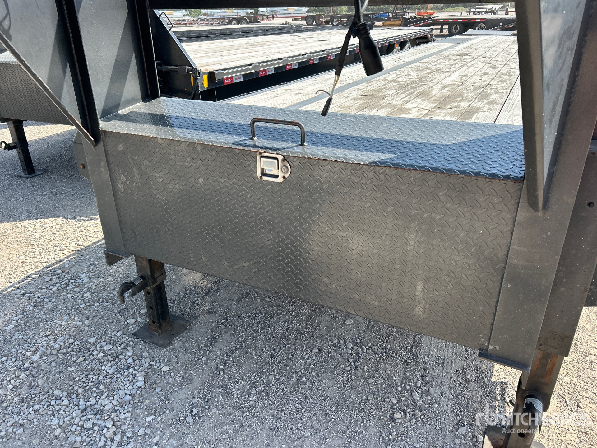 2025 Delco 40 ft T/A Gooseneck